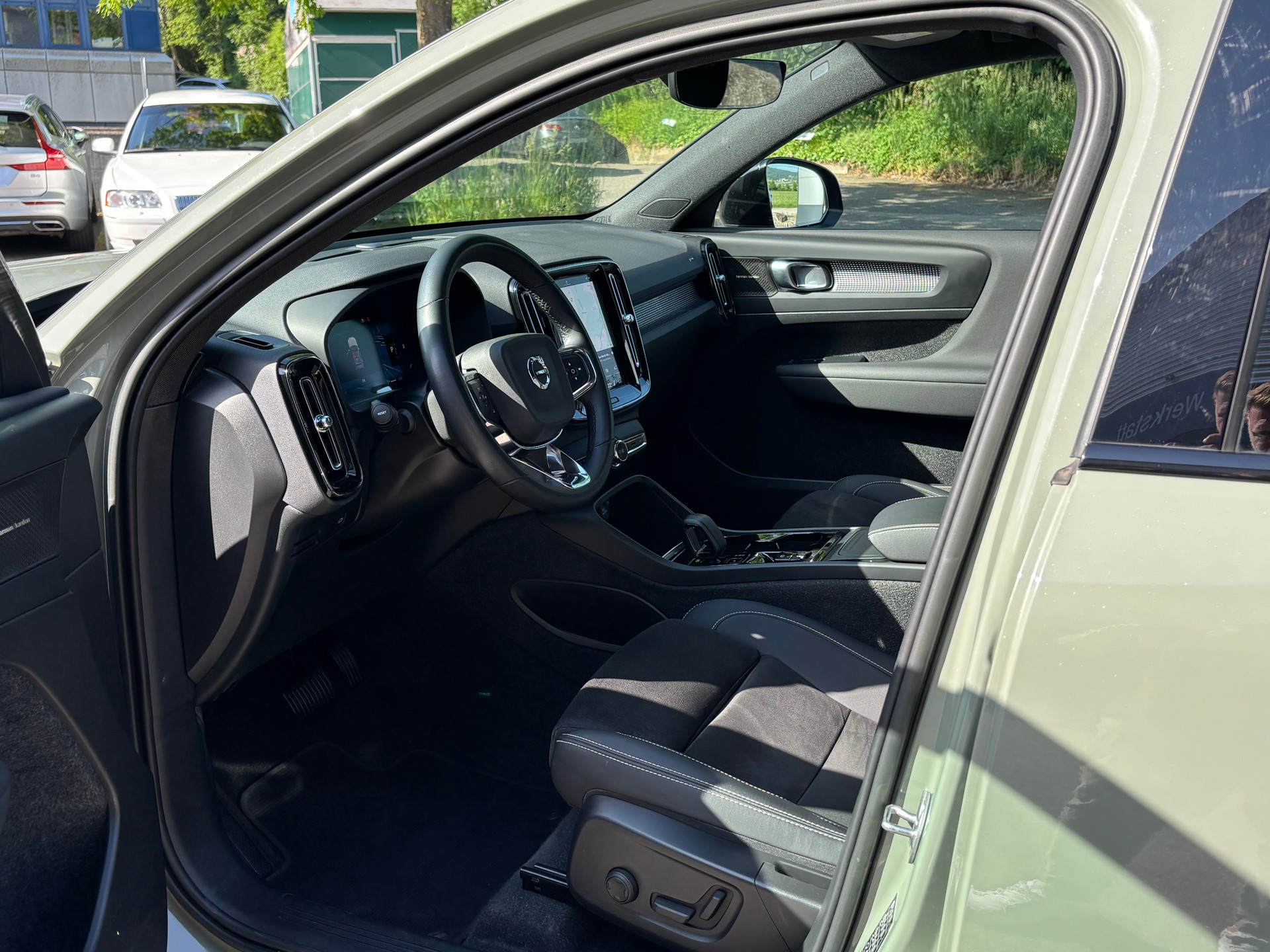 VOLVO XC40 2.0 B4 MH Ultimate Dark AWD-showroom-element-2