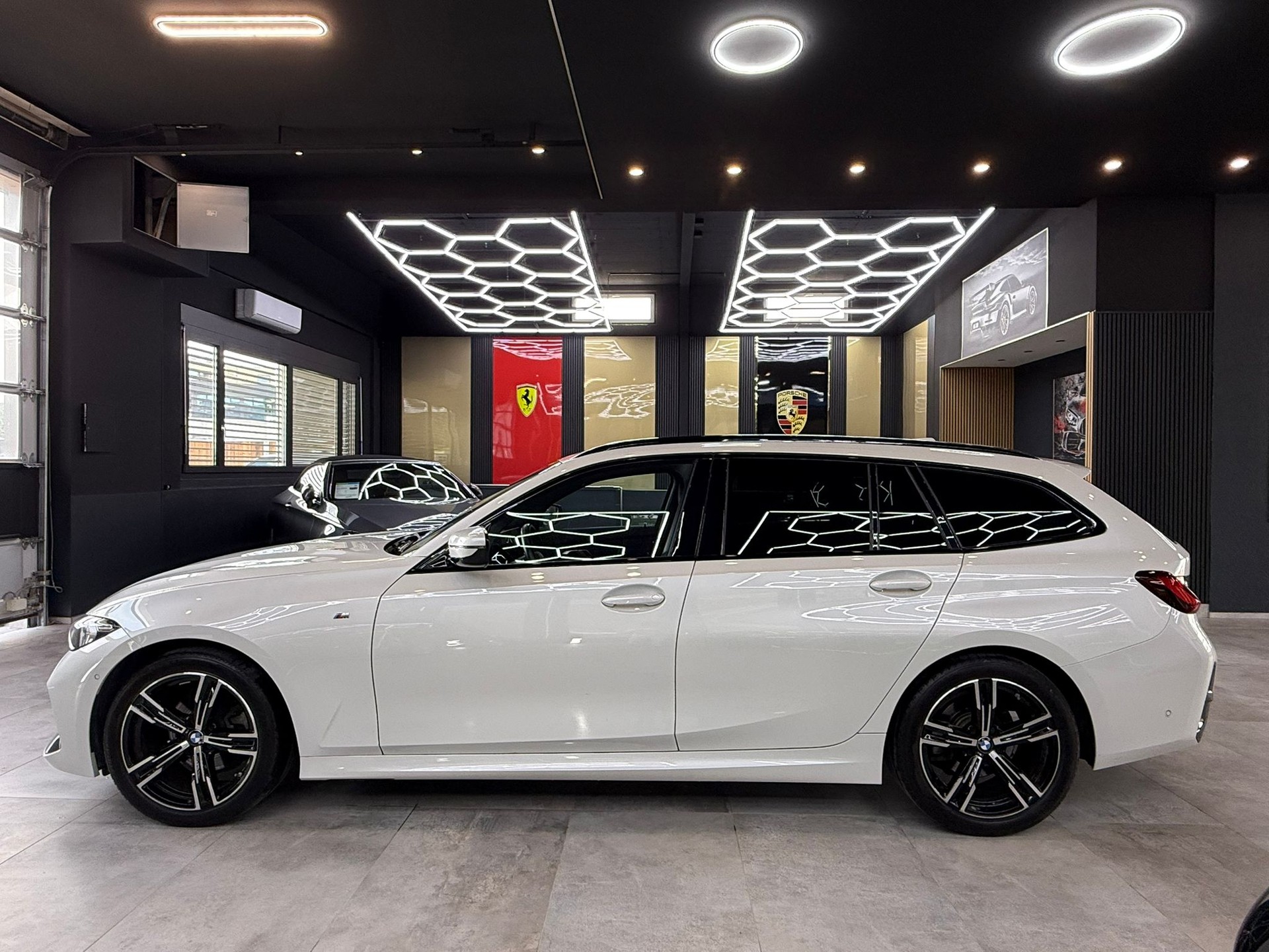 BMW 320d xDrive 48V Touring Steptronic M Sport-image-7