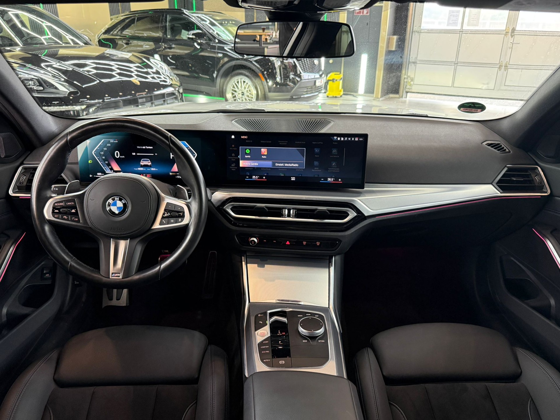 BMW 320d xDrive 48V Touring Steptronic M Sport-image-12