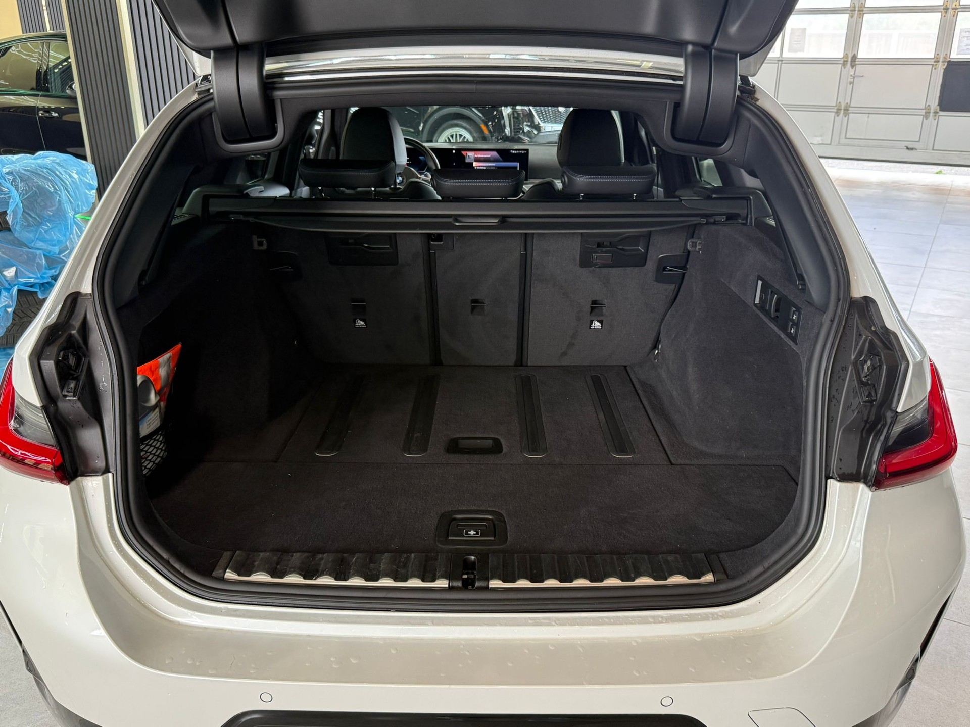 BMW 320d xDrive 48V Touring Steptronic M Sport-image-14