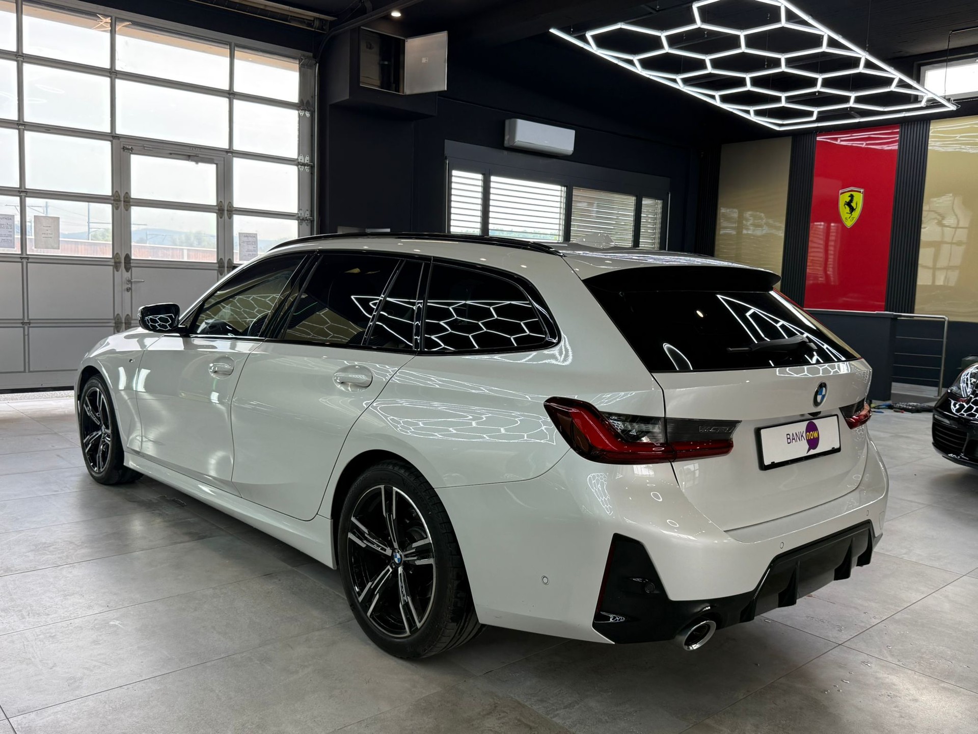 BMW 320d xDrive 48V Touring Steptronic M Sport-image-6