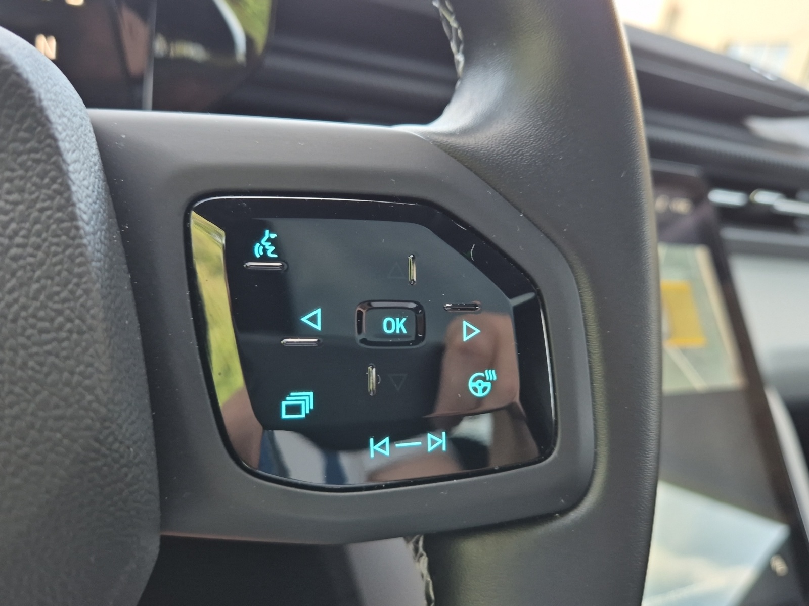 FORD Explorer Elektro Dual Extended Range Premium AWD-image-27