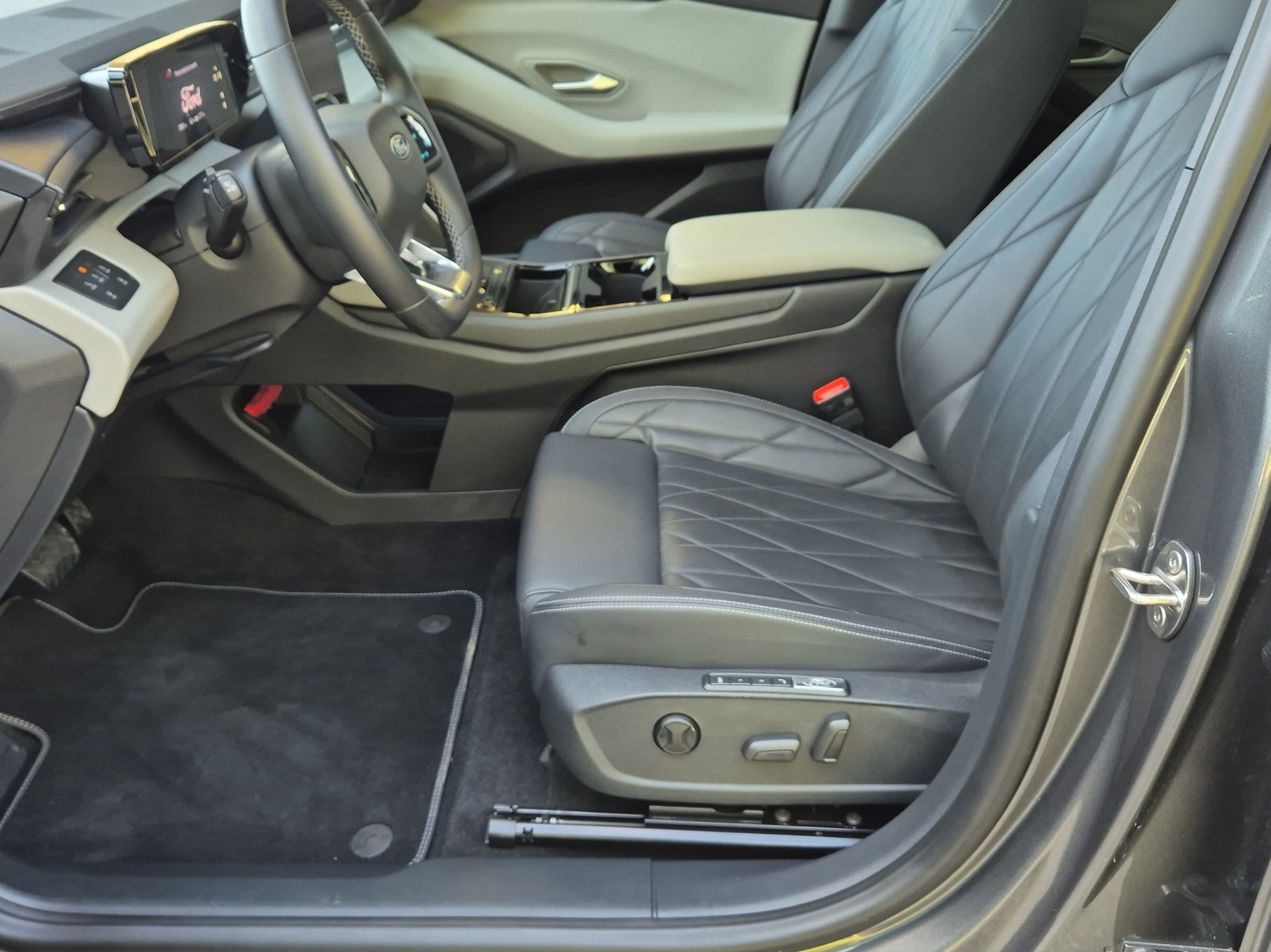 FORD Explorer Elektro Dual Extended Range Premium AWD-image-7
