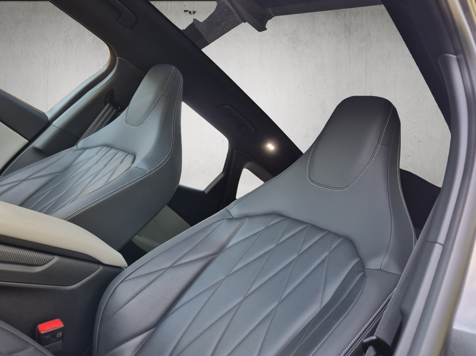 FORD Explorer Elektro Dual Extended Range Premium AWD-image-14