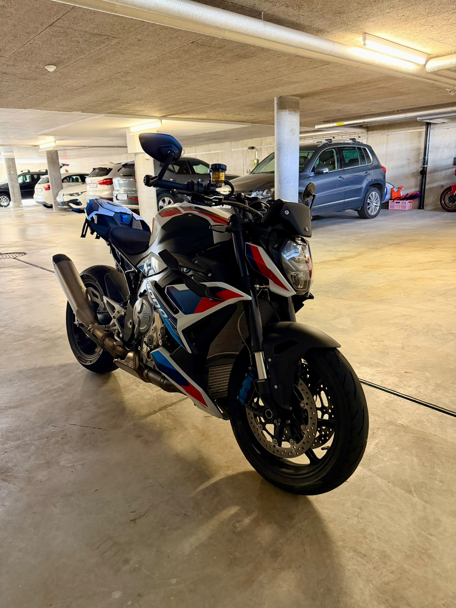 BMW M 1000 R-image-2
