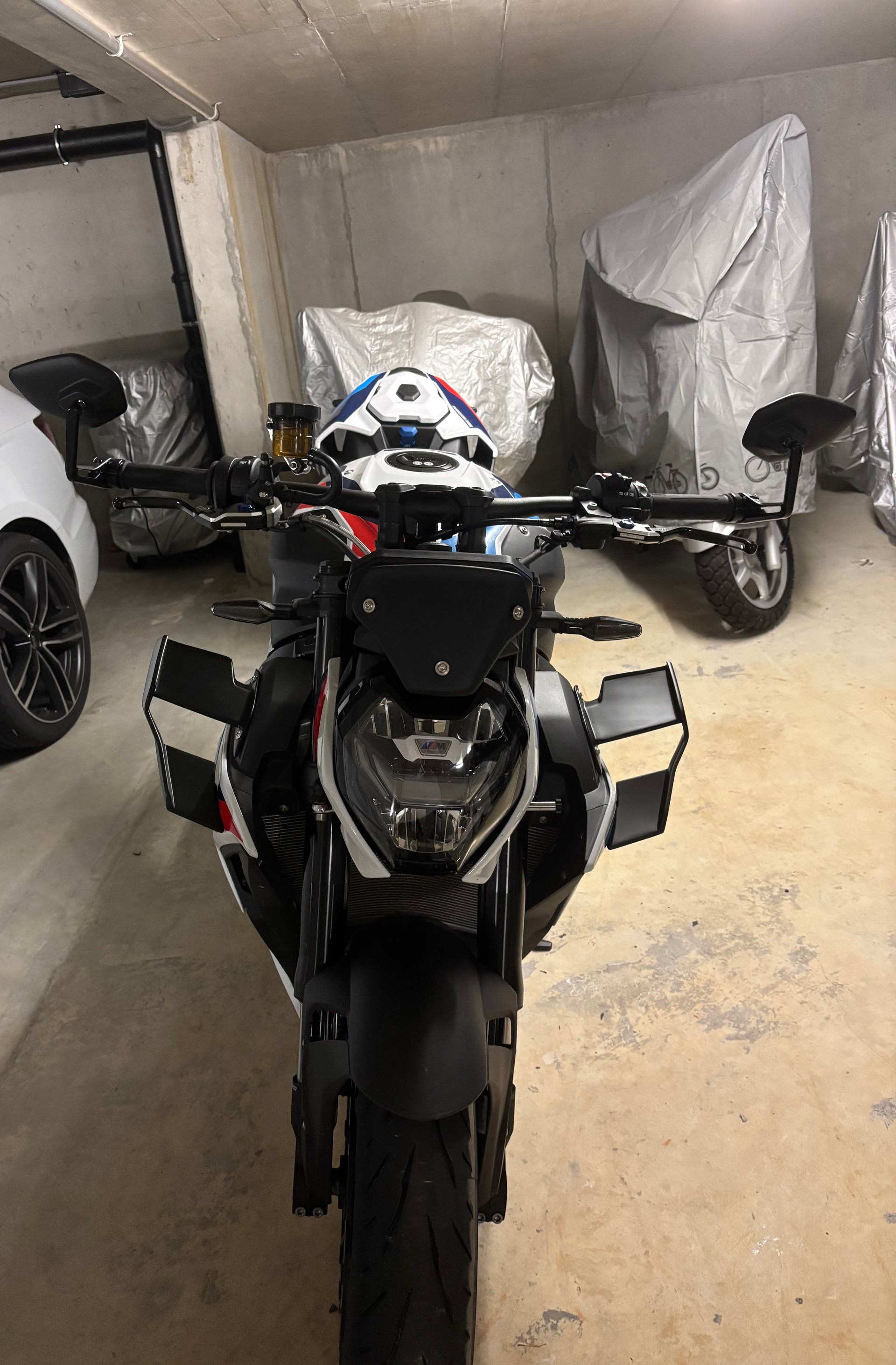 BMW M 1000 R-image-2