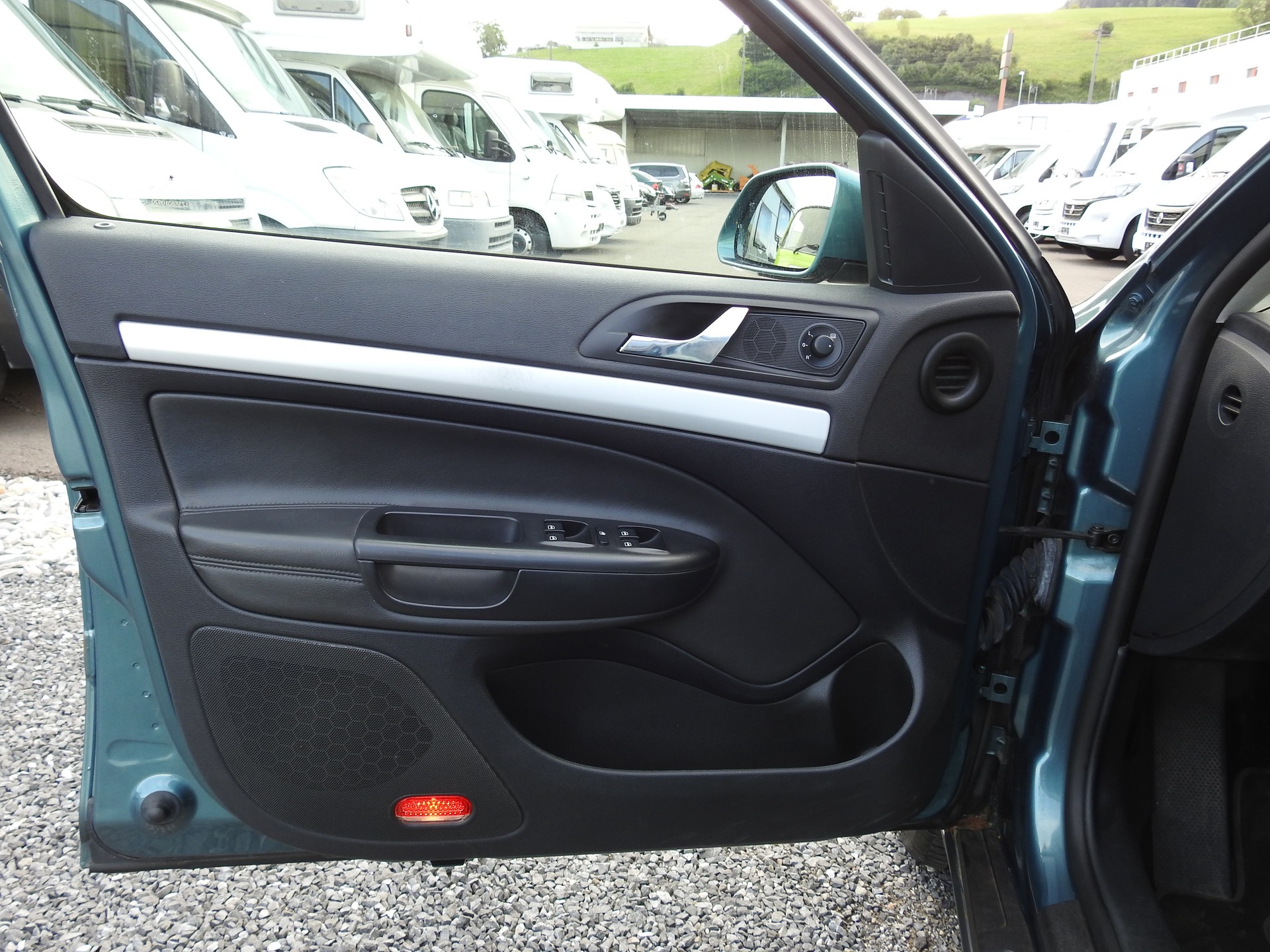 SKODA Octavia Scout 2.0 TDI 4x4-image-9