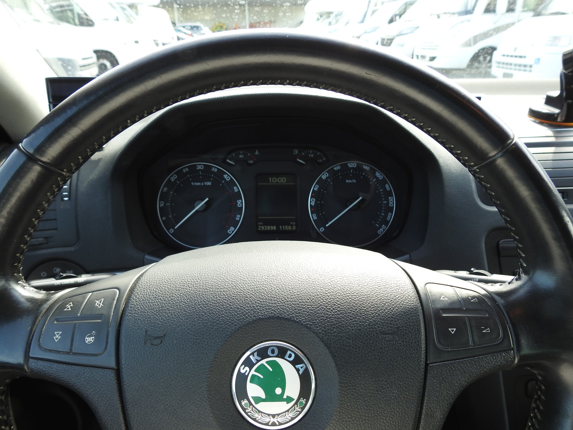SKODA Octavia Scout 2.0 TDI 4x4-image-25
