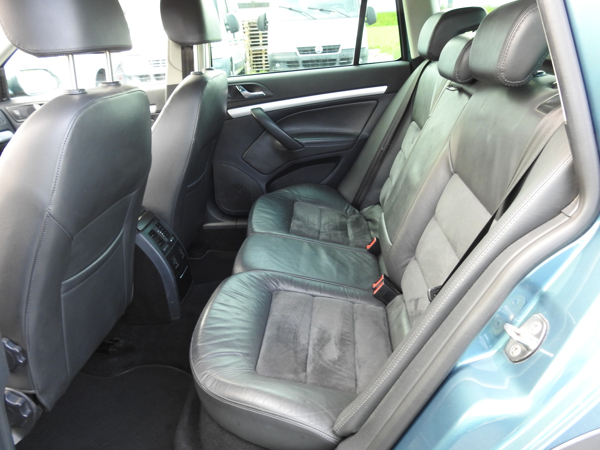 SKODA Octavia Scout 2.0 TDI 4x4-image-13