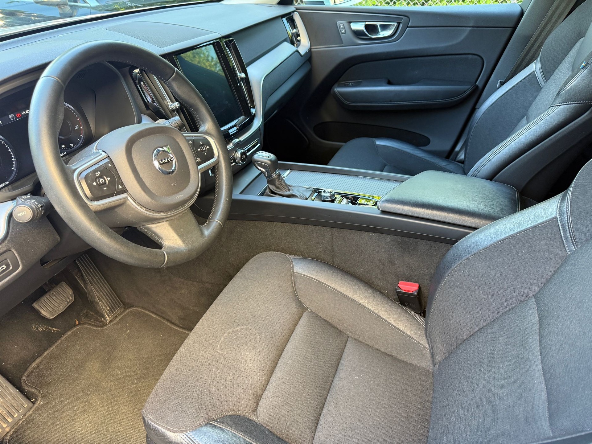VOLVO XC60 D4 AWD Momentum Geartronic-image-16