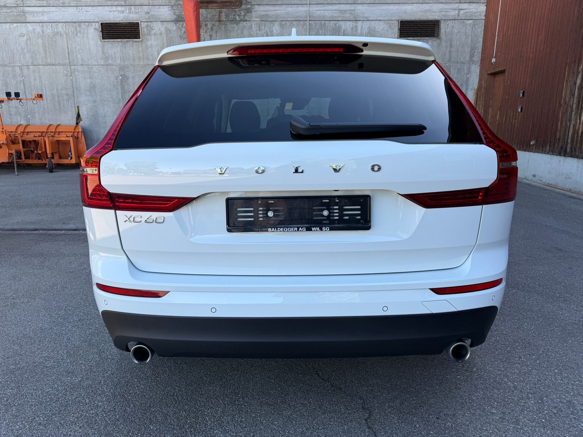 VOLVO XC60 D4 AWD Momentum Geartronic-image-9