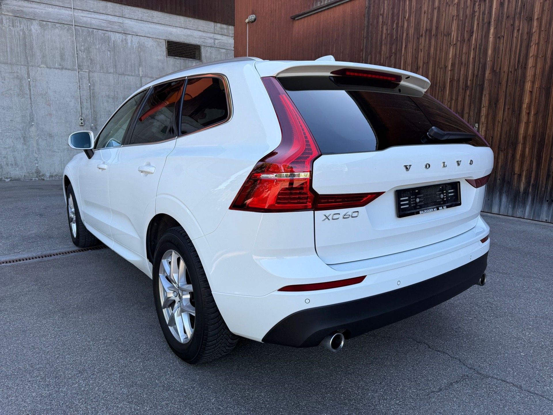 VOLVO XC60 D4 AWD Momentum Geartronic-image-10