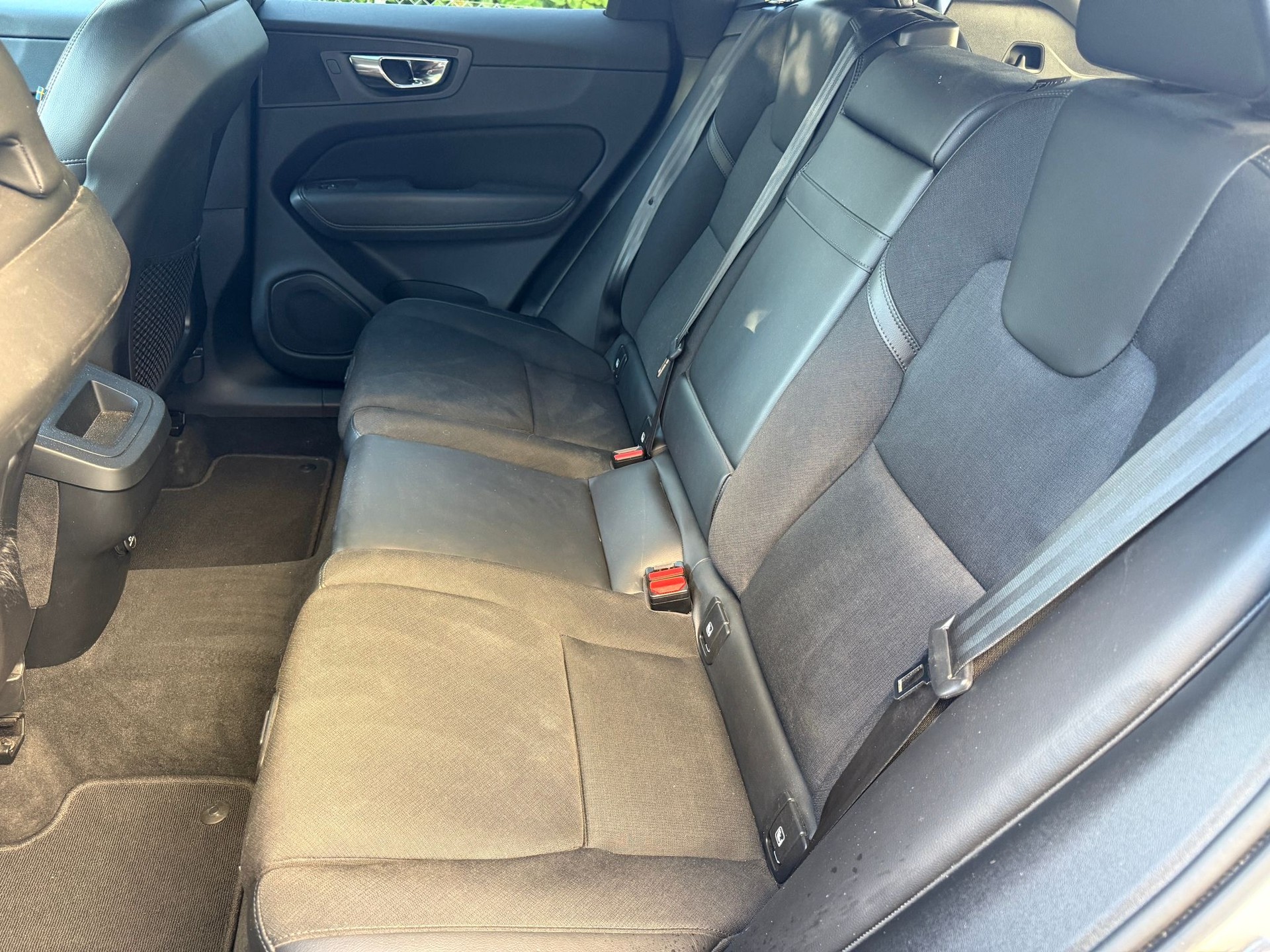 VOLVO XC60 D4 AWD Momentum Geartronic-image-17