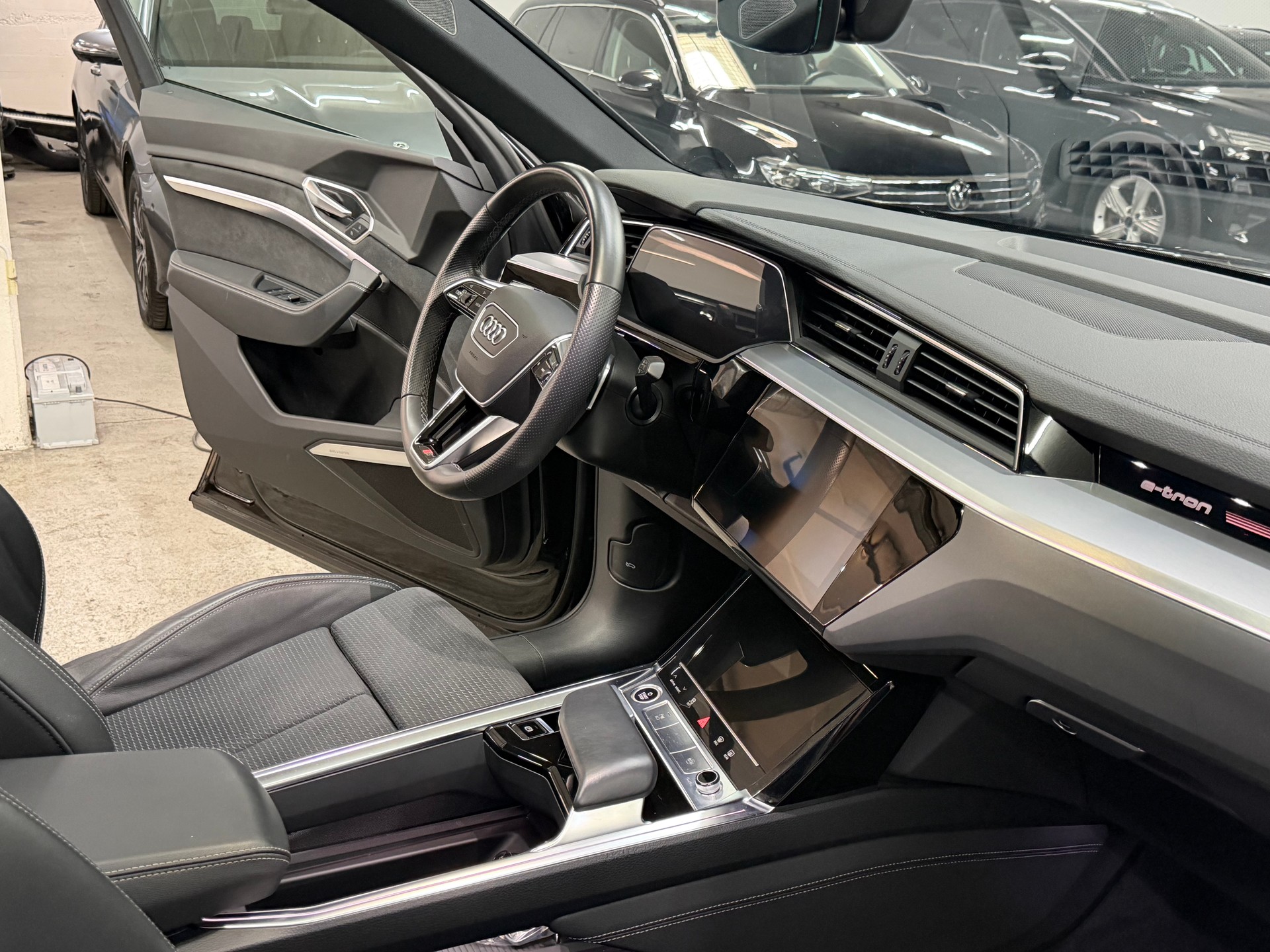 AUDI e-tron 55 Sportback S Line Black Edition quattro-image-15