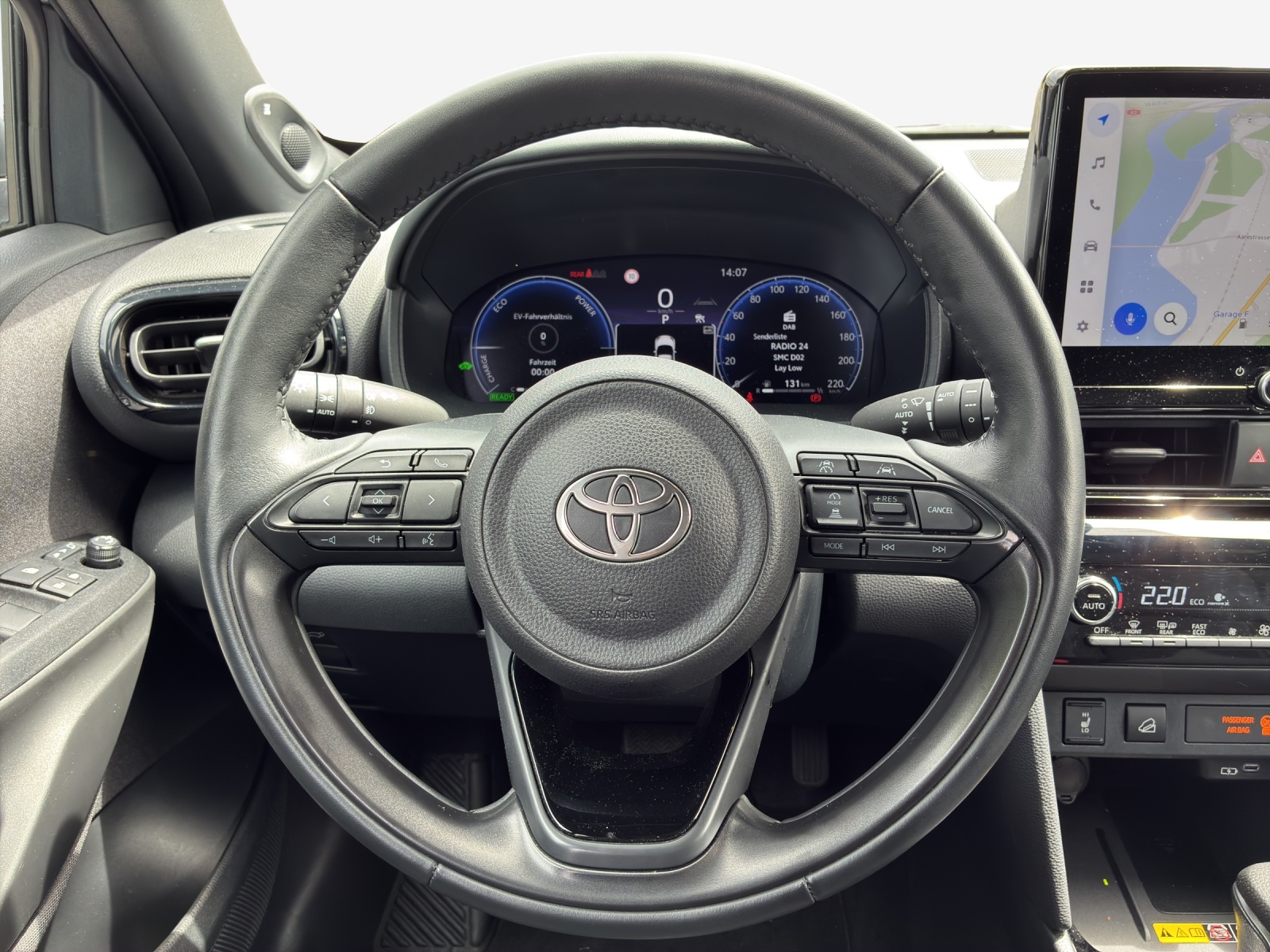 TOYOTA Yaris Cross 1.5 Premier Edition AWDi e-CVT-image-9