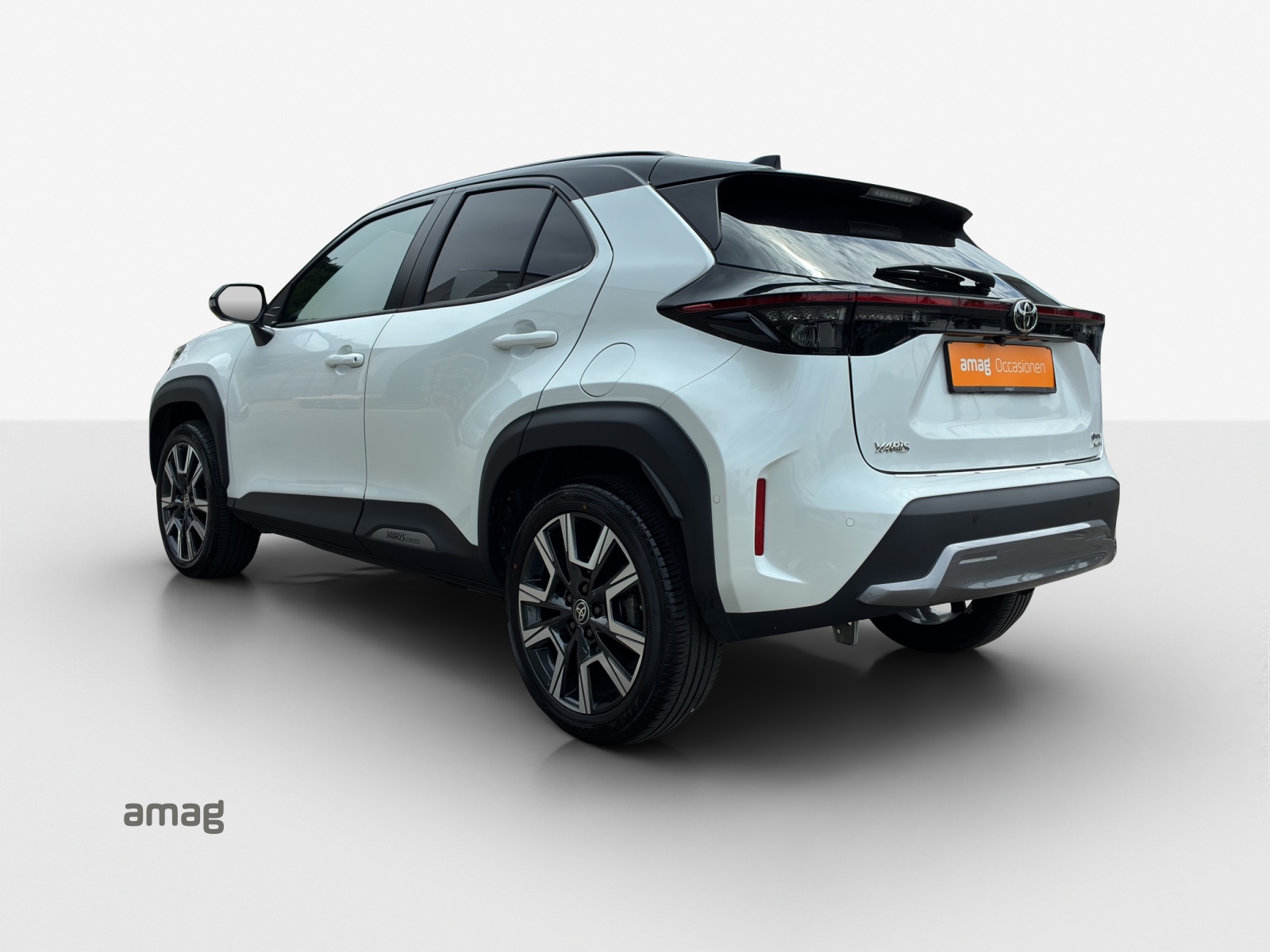TOYOTA Yaris Cross 1.5 Premier Edition AWDi e-CVT-showroom-element-2