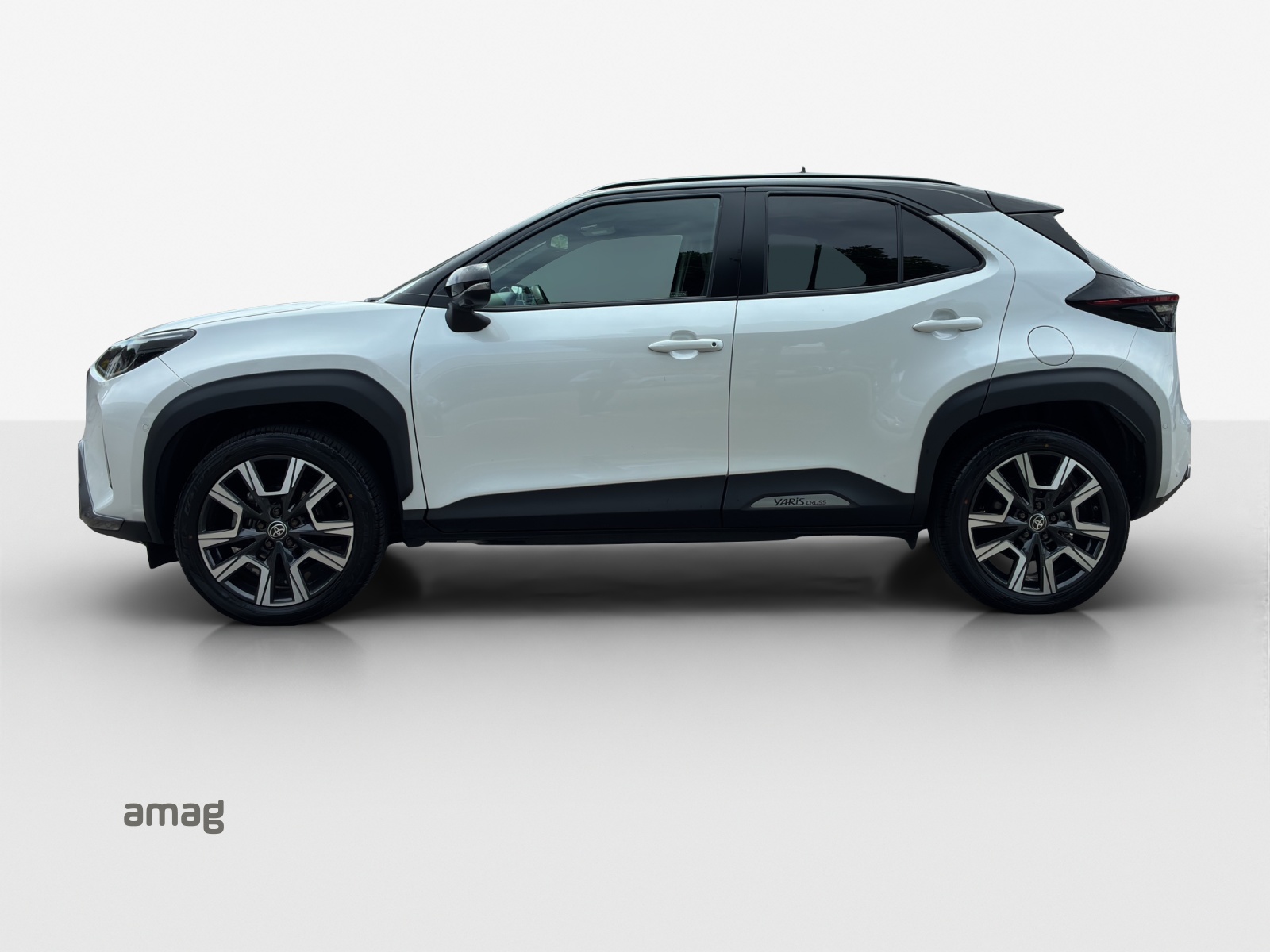 TOYOTA Yaris Cross 1.5 Premier Edition AWDi e-CVT-showroom-element-1