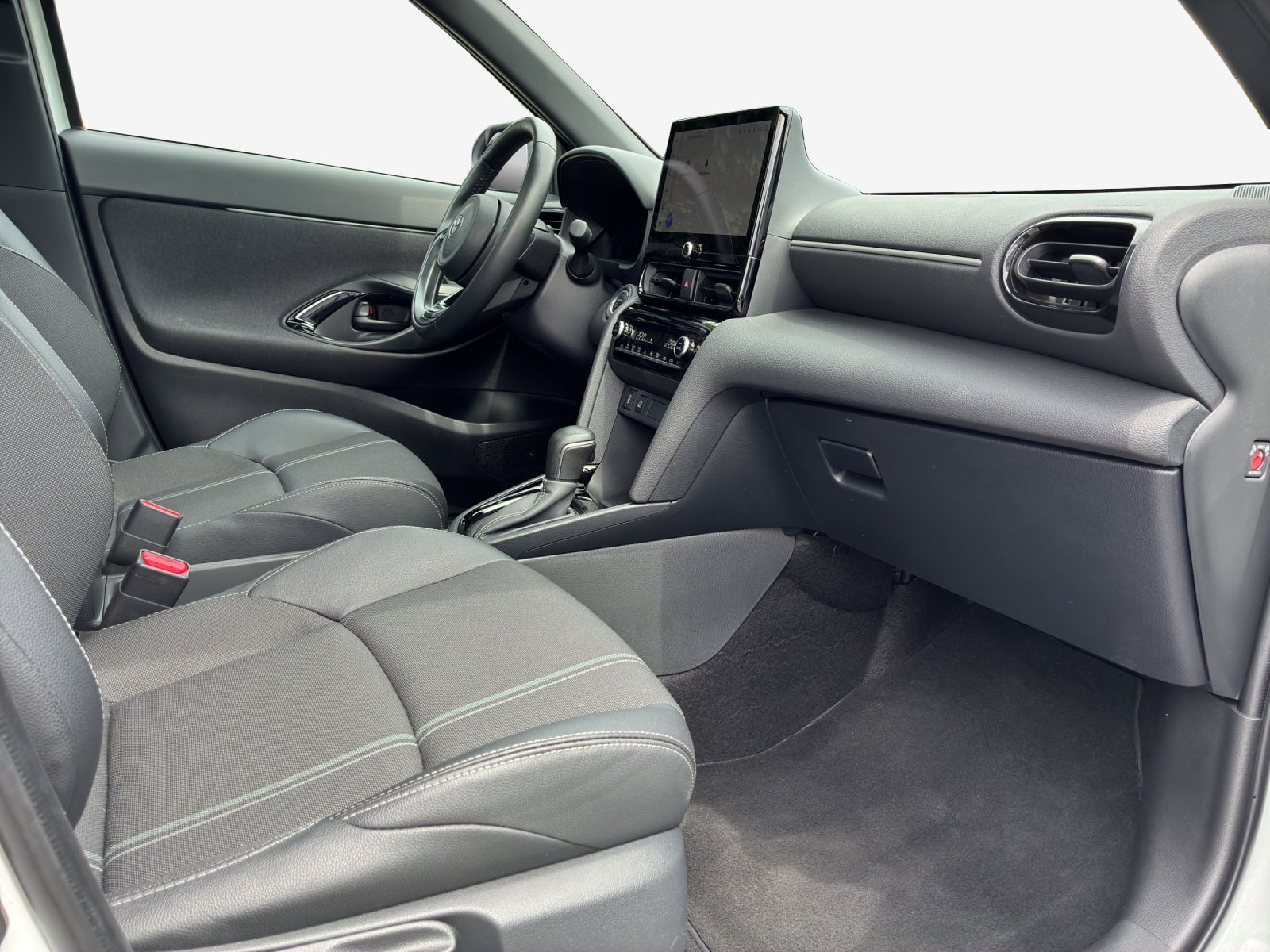 TOYOTA Yaris Cross 1.5 Premier Edition AWDi e-CVT-image-14