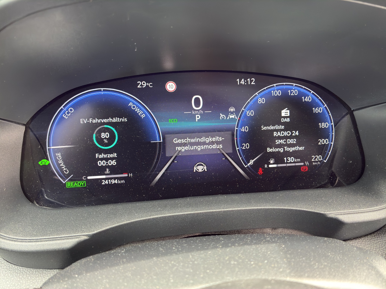 TOYOTA Yaris Cross 1.5 Premier Edition AWDi e-CVT-image-13