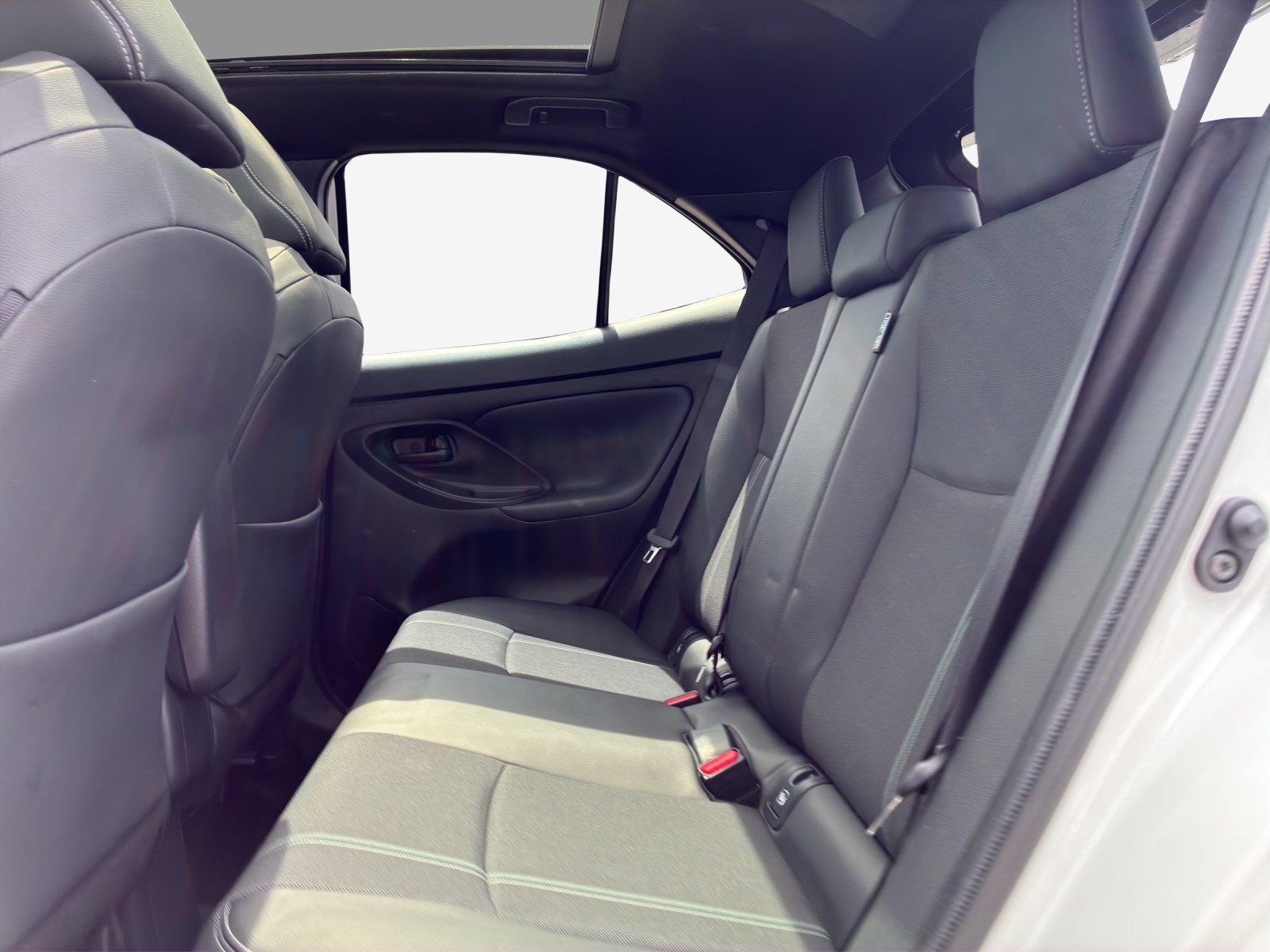 TOYOTA Yaris Cross 1.5 Premier Edition AWDi e-CVT-image-11
