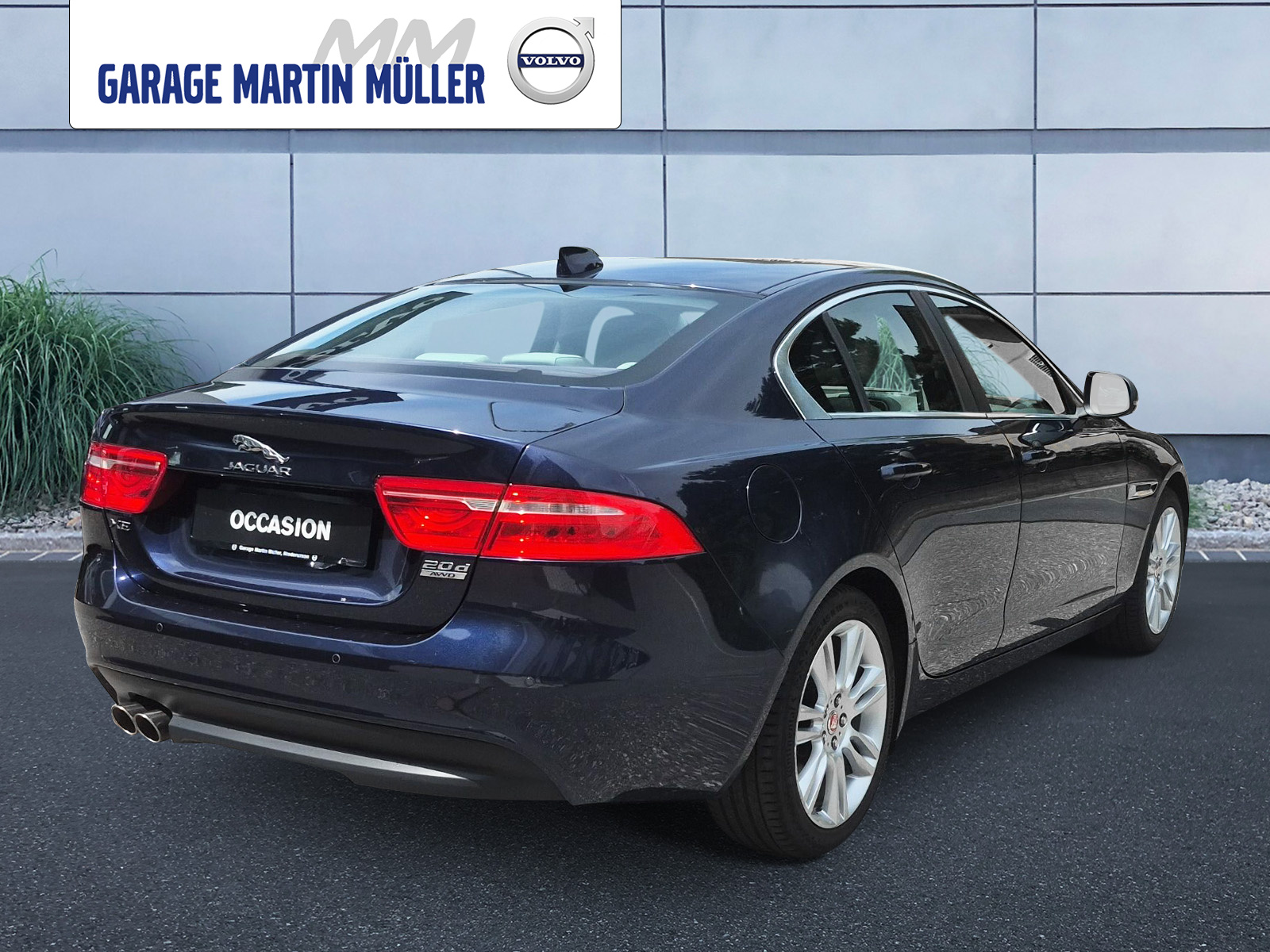 JAGUAR XE 2.0 D 180 Prestige AWD-image-4