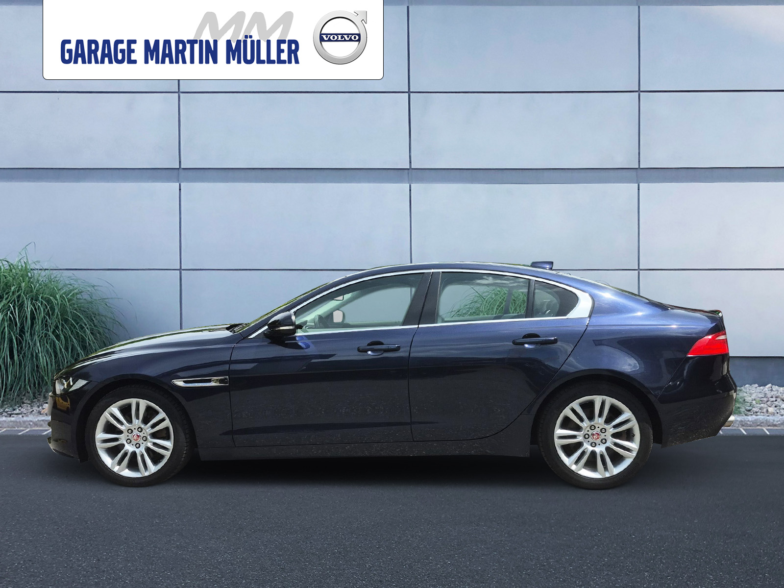 JAGUAR XE 2.0 D 180 Prestige AWD-showroom-element-1