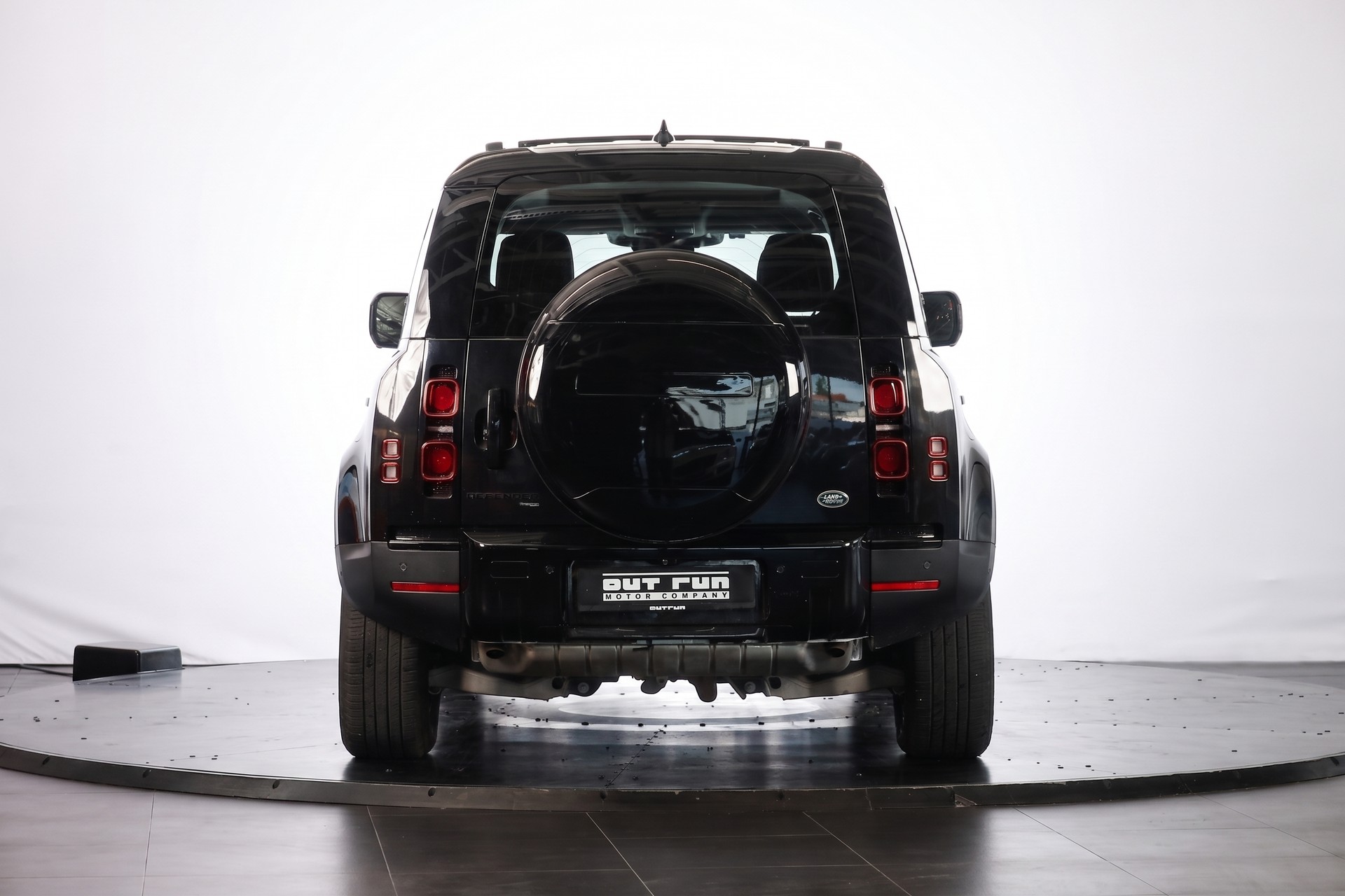 LAND ROVER Defender 110 P400e Si4 PHEV X AT8-showroom-element-2