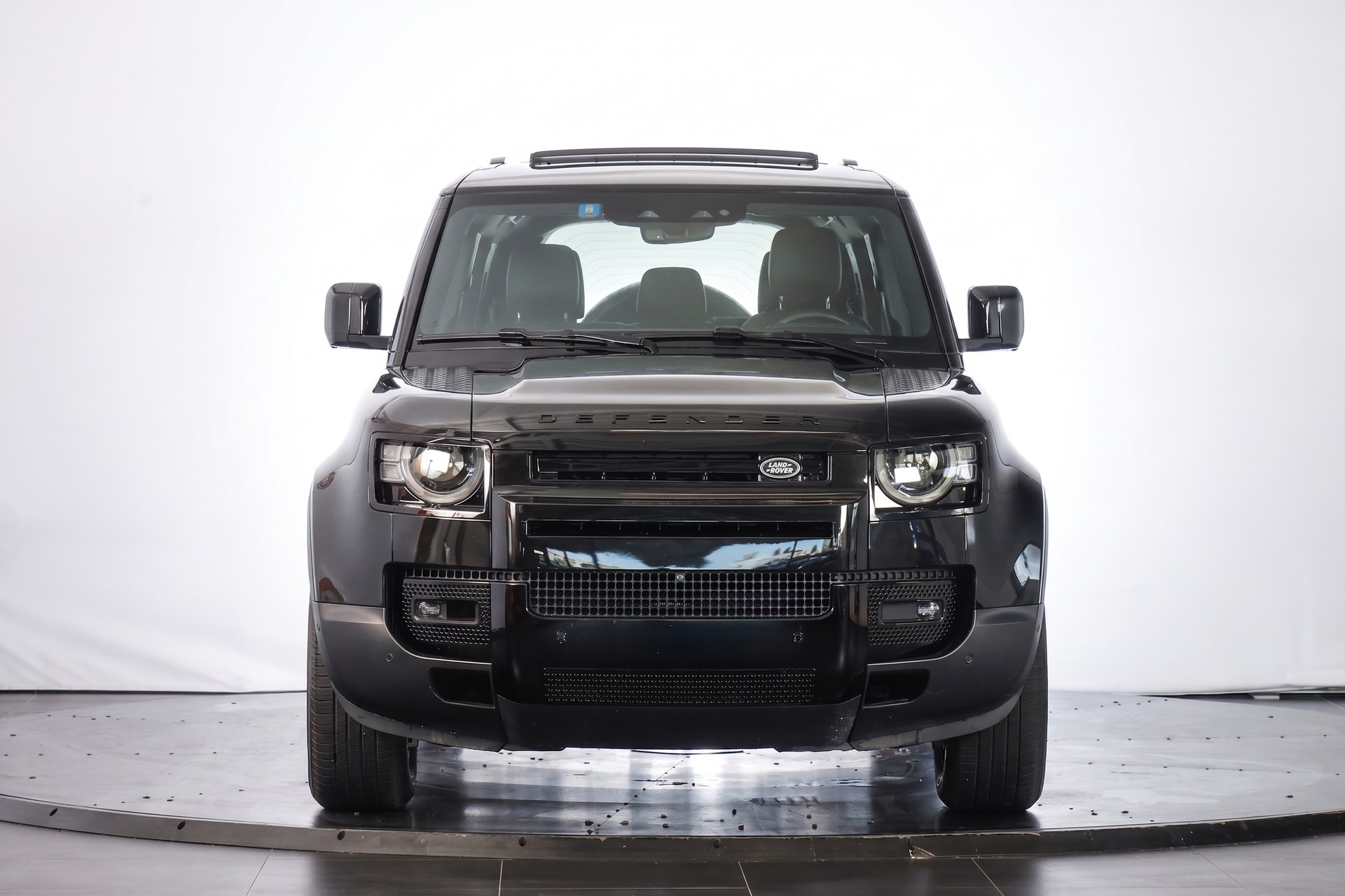 LAND ROVER Defender 110 P400e Si4 PHEV X AT8-showroom-element-1