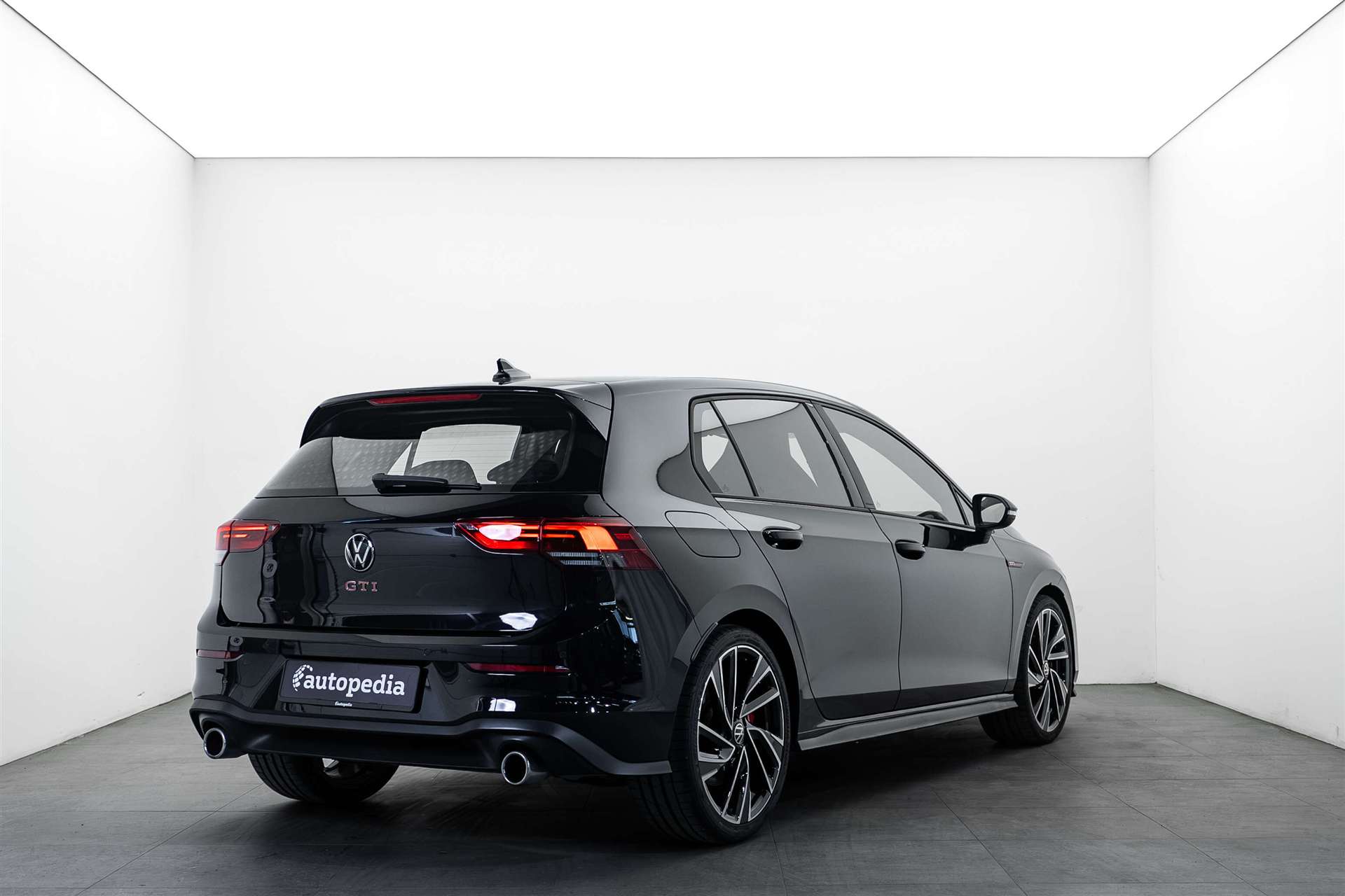 VW Golf 2.0 TSI GTI DSG 245PS-showroom-element-2