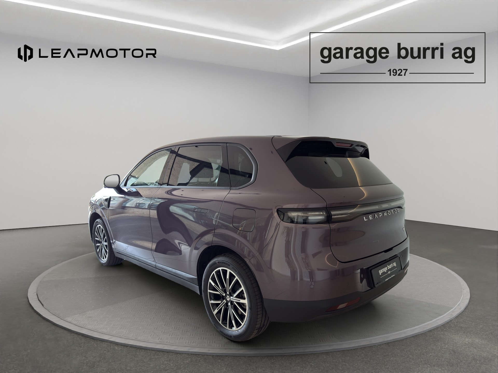 LEAPMOTOR B10 1.5 Hybrid EV-showroom-element-1