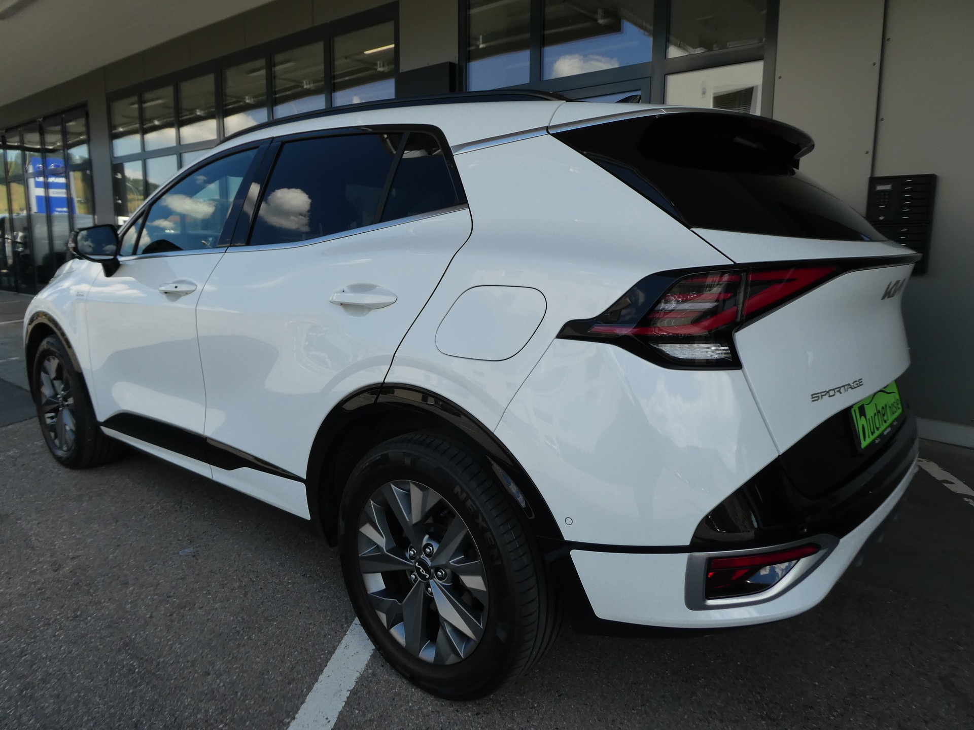 KIA Sportage 1.6T-GDi HEV GT-Line 4x4 A-image-8
