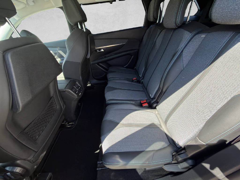 PEUGEOT 5008 1.2 PureTech Allure Pack-image-6