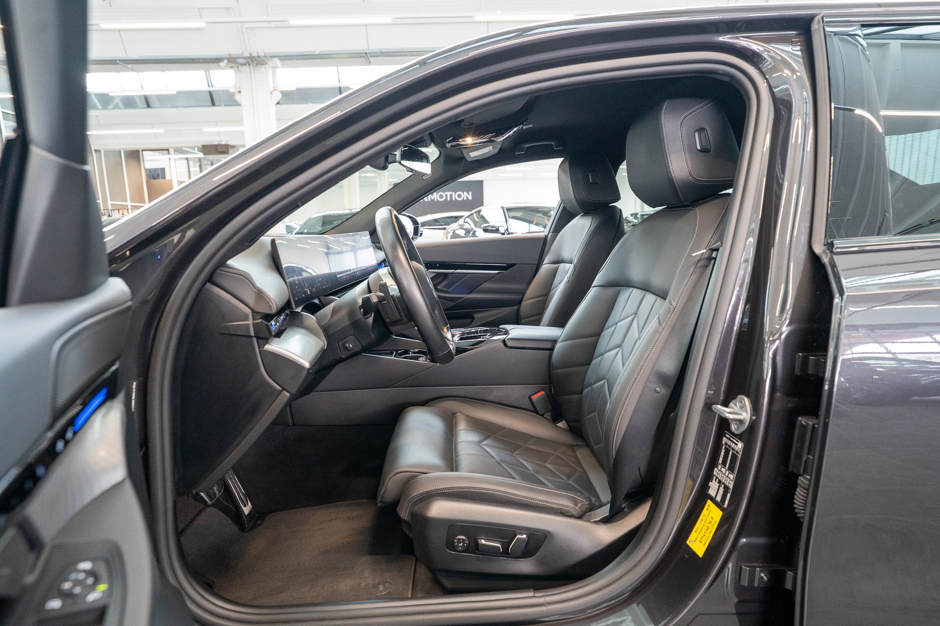 BMW 520d M Sport / Harman/Kardon / Rückfahrkamera / Ambientebeleuchtung-image-8