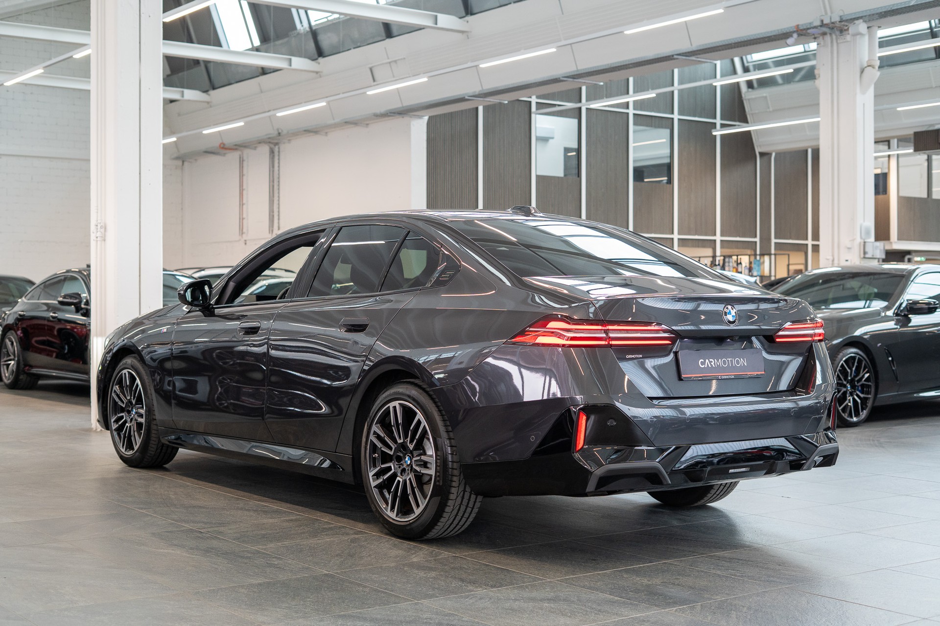 BMW 520d M Sport / Harman/Kardon / Rückfahrkamera / Ambientebeleuchtung-image-7