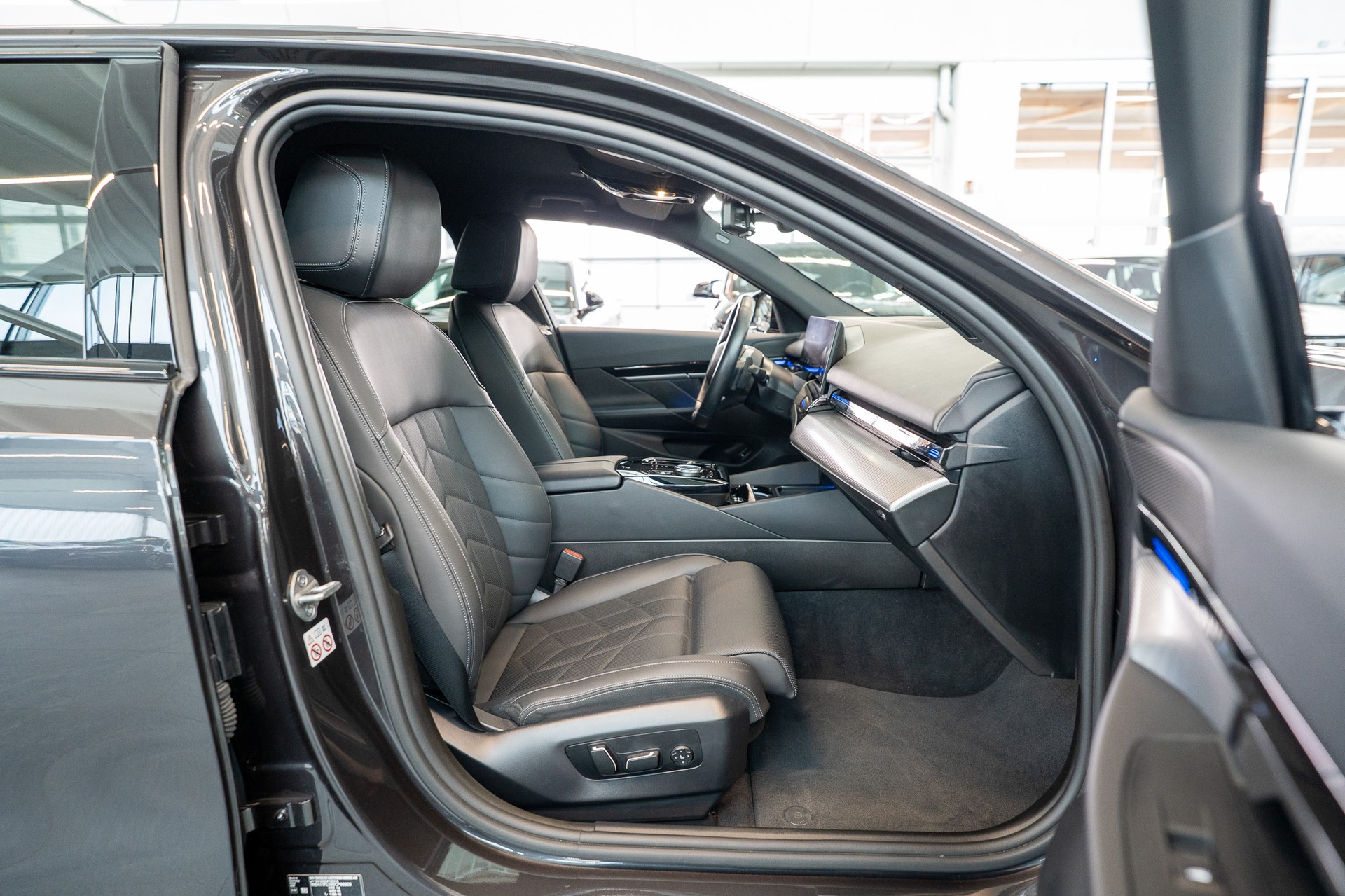 BMW 520d M Sport / Harman/Kardon / Rückfahrkamera / Ambientebeleuchtung-image-14