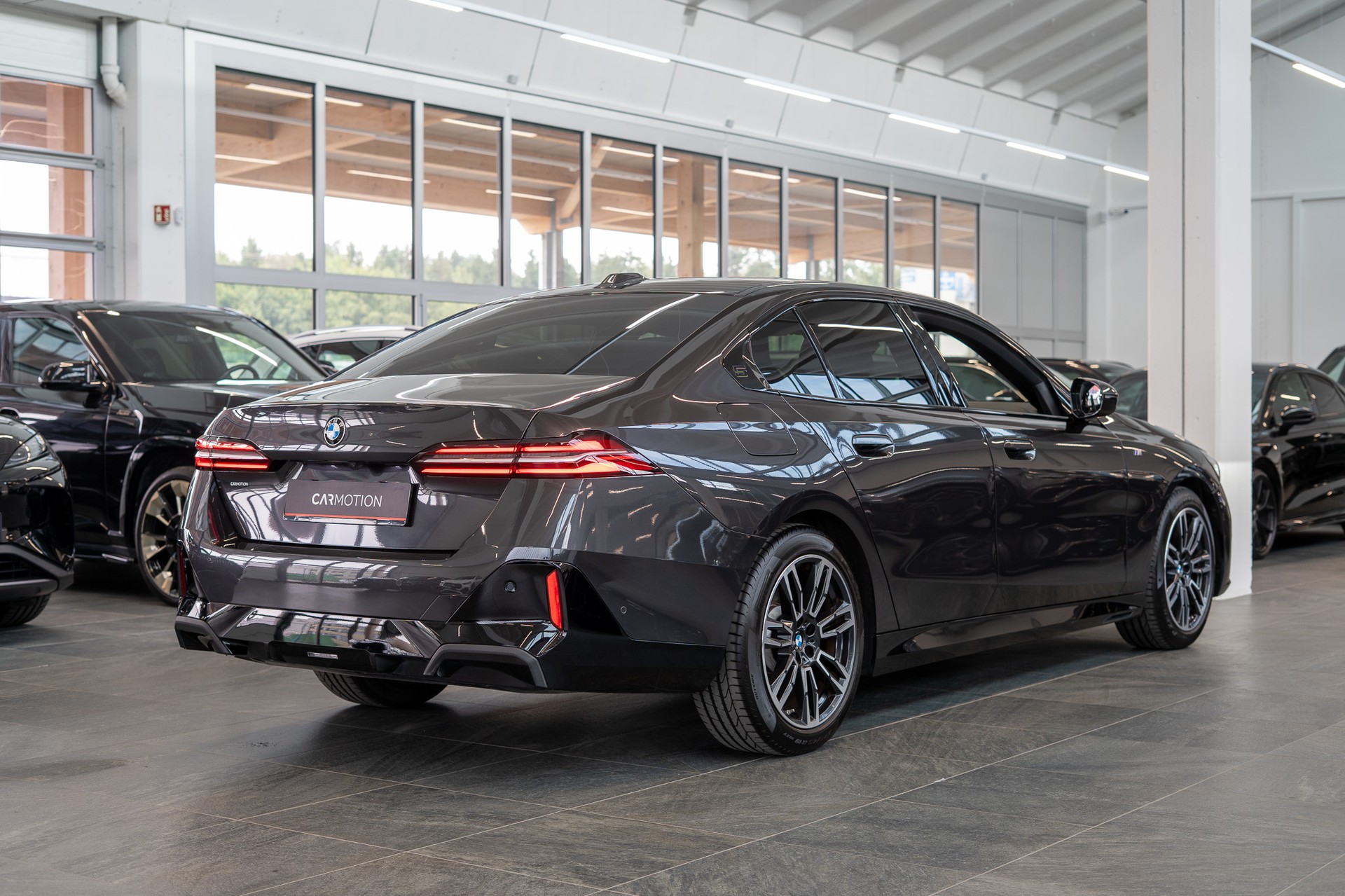 BMW 520d M Sport / Harman/Kardon / Rückfahrkamera / Ambientebeleuchtung-showroom-element-3