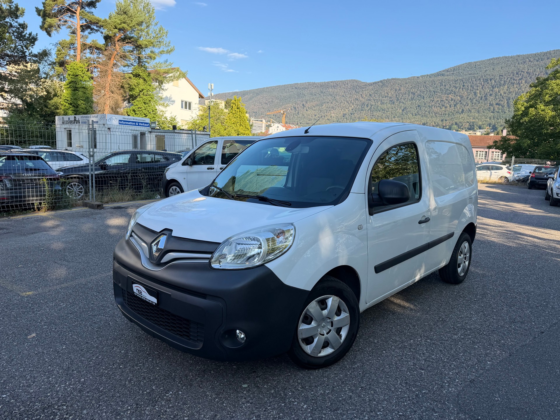 RENAULT Kangoo Medium dCi 90 ENERGY Business ** 3-Plätzer * Klimaanlage ** Tempomat ** PDC Hinten ** Frisch Ab MFK