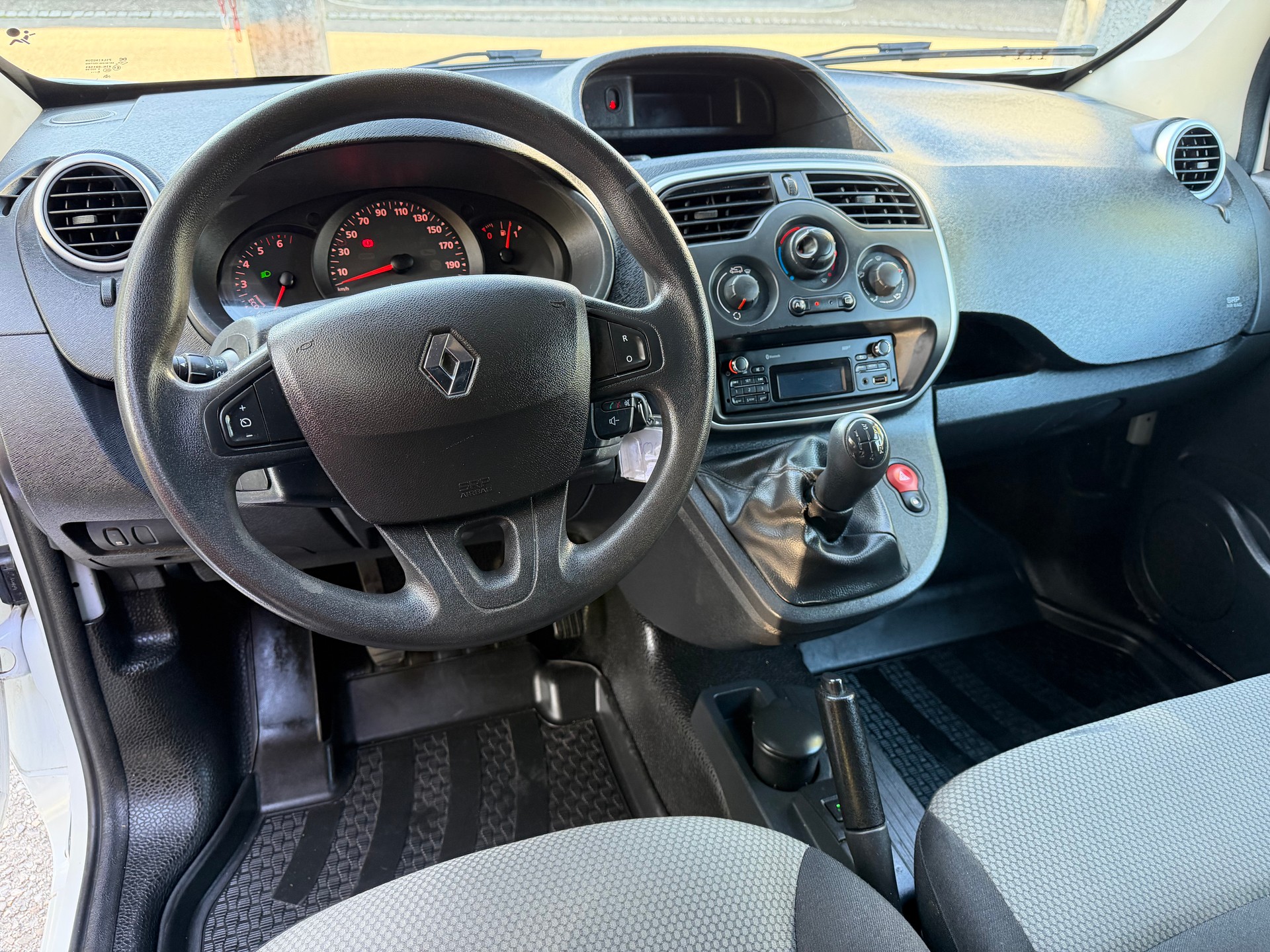 RENAULT Kangoo Medium dCi 90 ENERGY Business ** 3-Plätzer * Klimaanlage ** Tempomat ** PDC Hinten ** Frisch Ab MFK-image-2