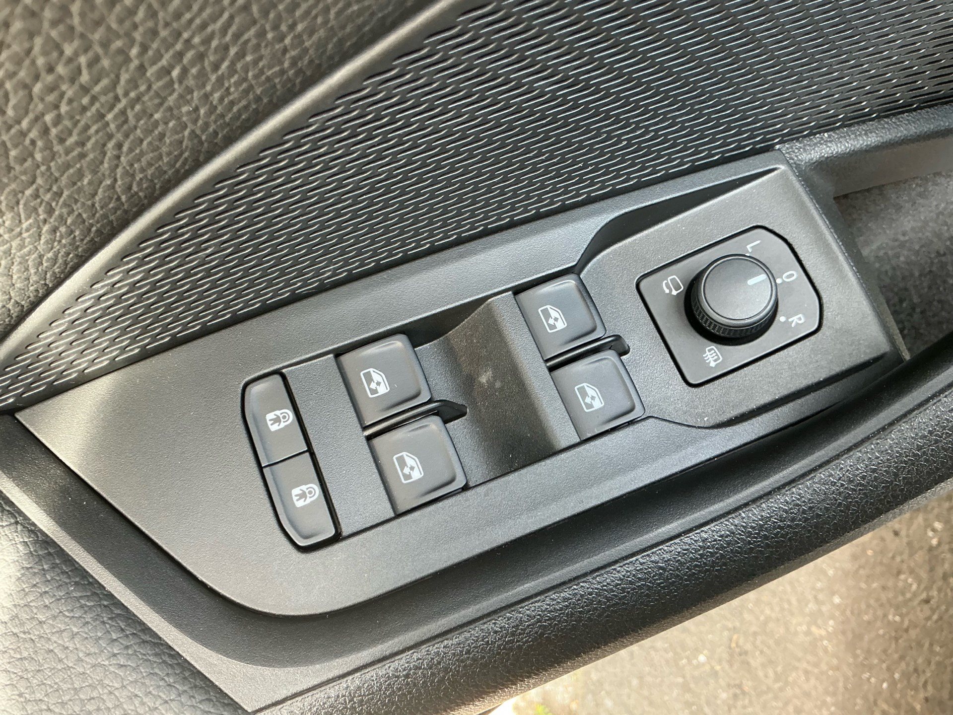 SKODA Octavia Combi 2.0 TSI 265 PS RS ***PANORAMASCHIEBEDACH, ANHÄNGERKUPPLUNG & STANDHEIZUNG***-image-28