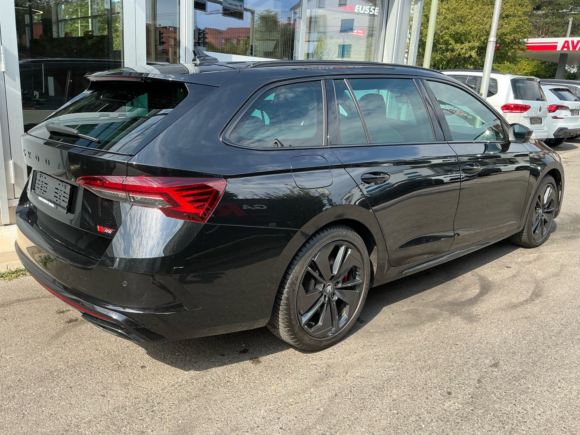 SKODA Octavia Combi 2.0 TSI 265 PS RS ***PANORAMASCHIEBEDACH, ANHÄNGERKUPPLUNG & STANDHEIZUNG***-showroom-element-3
