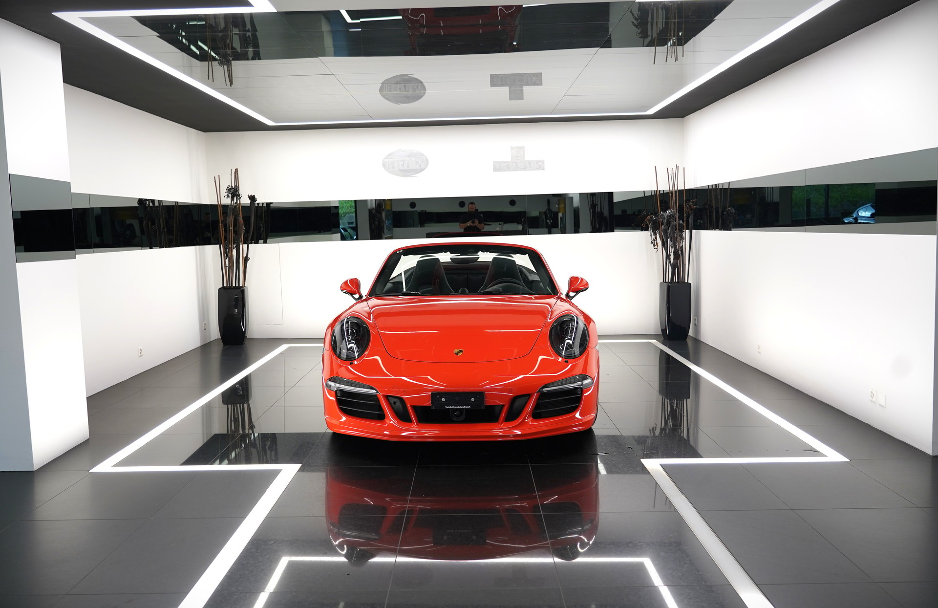 PORSCHE 911 Carrera 4 GTS Cabrio-showroom-element-2