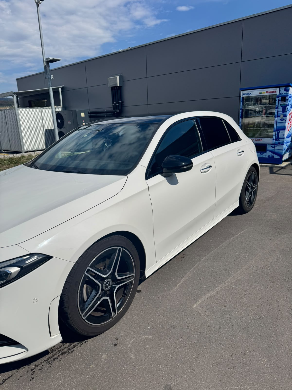 MERCEDES-BENZ A 200 AMG Line-image-1