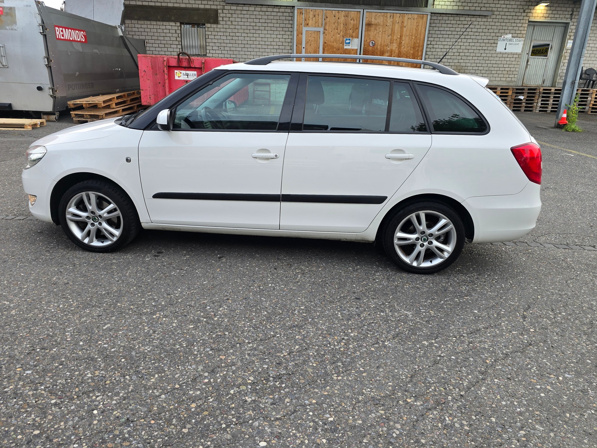 SKODA Fabia 1.2 TSI Classic DSG-image-8