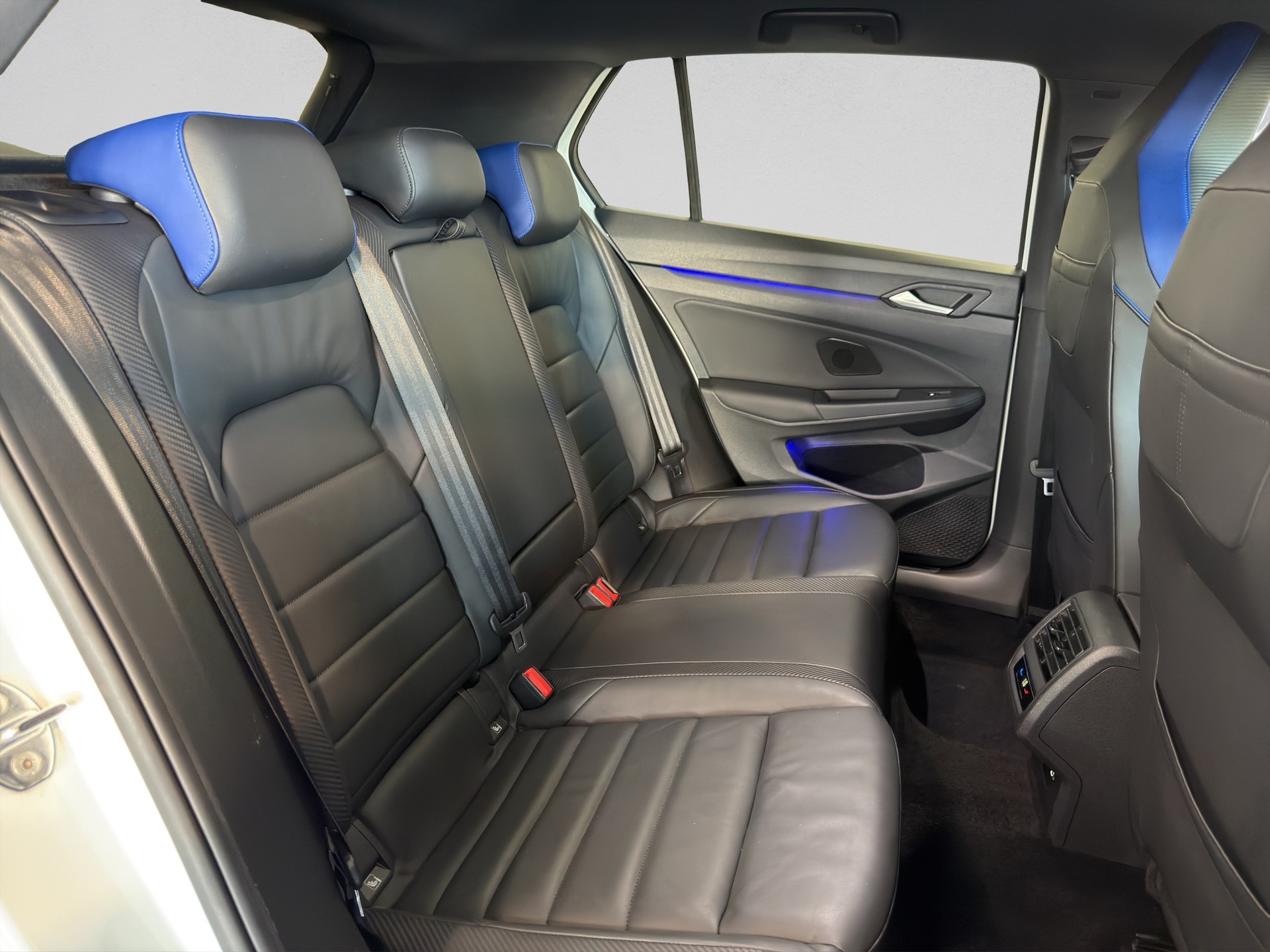 VW Golf 2.0 TSI R DSG 4Motion-image-17