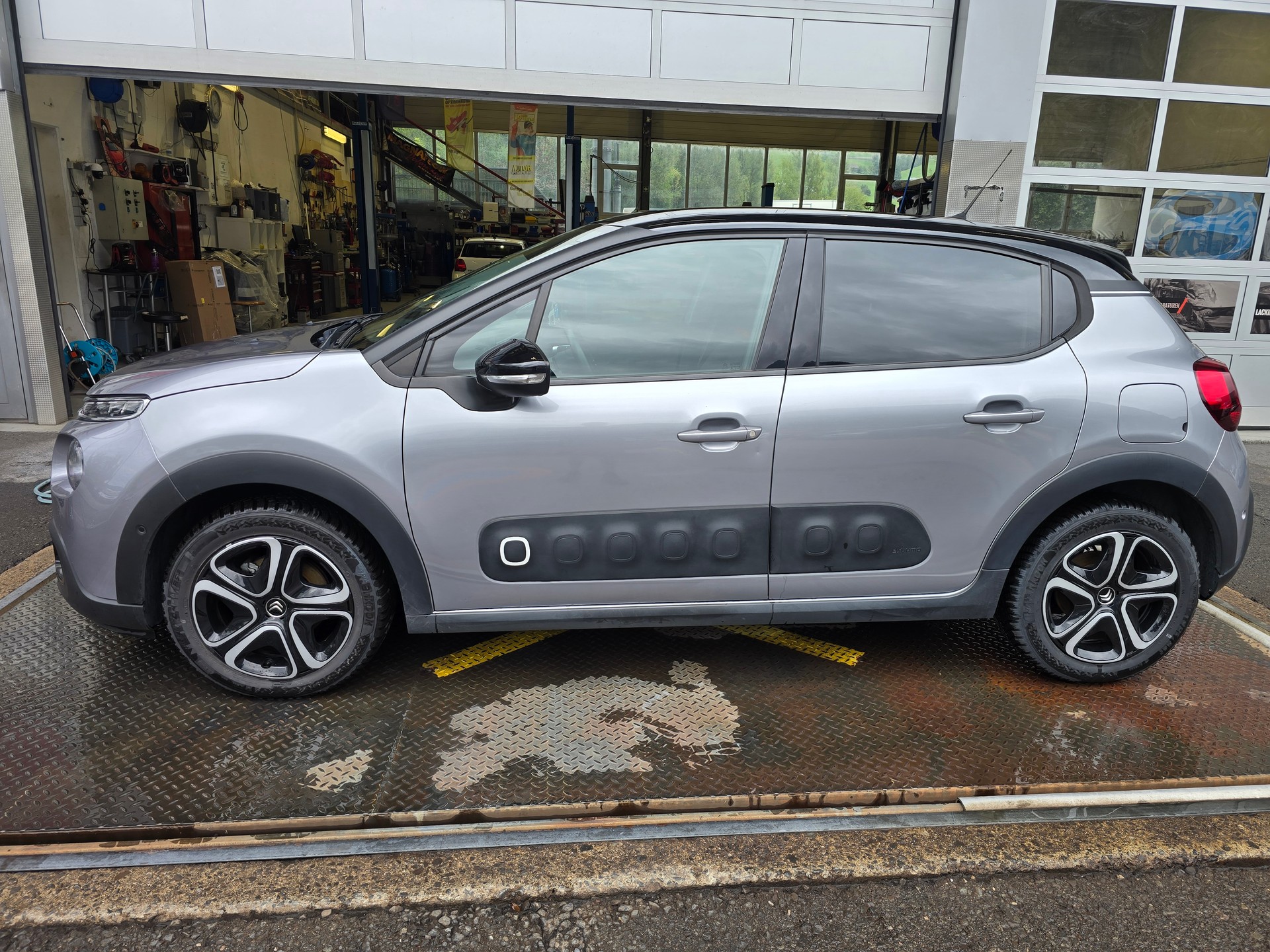 CITROEN C3 1.2i PureTech Shine EAT6 **AB GROSSEM SERVICE ZAHNRIEHMEN***-image-2