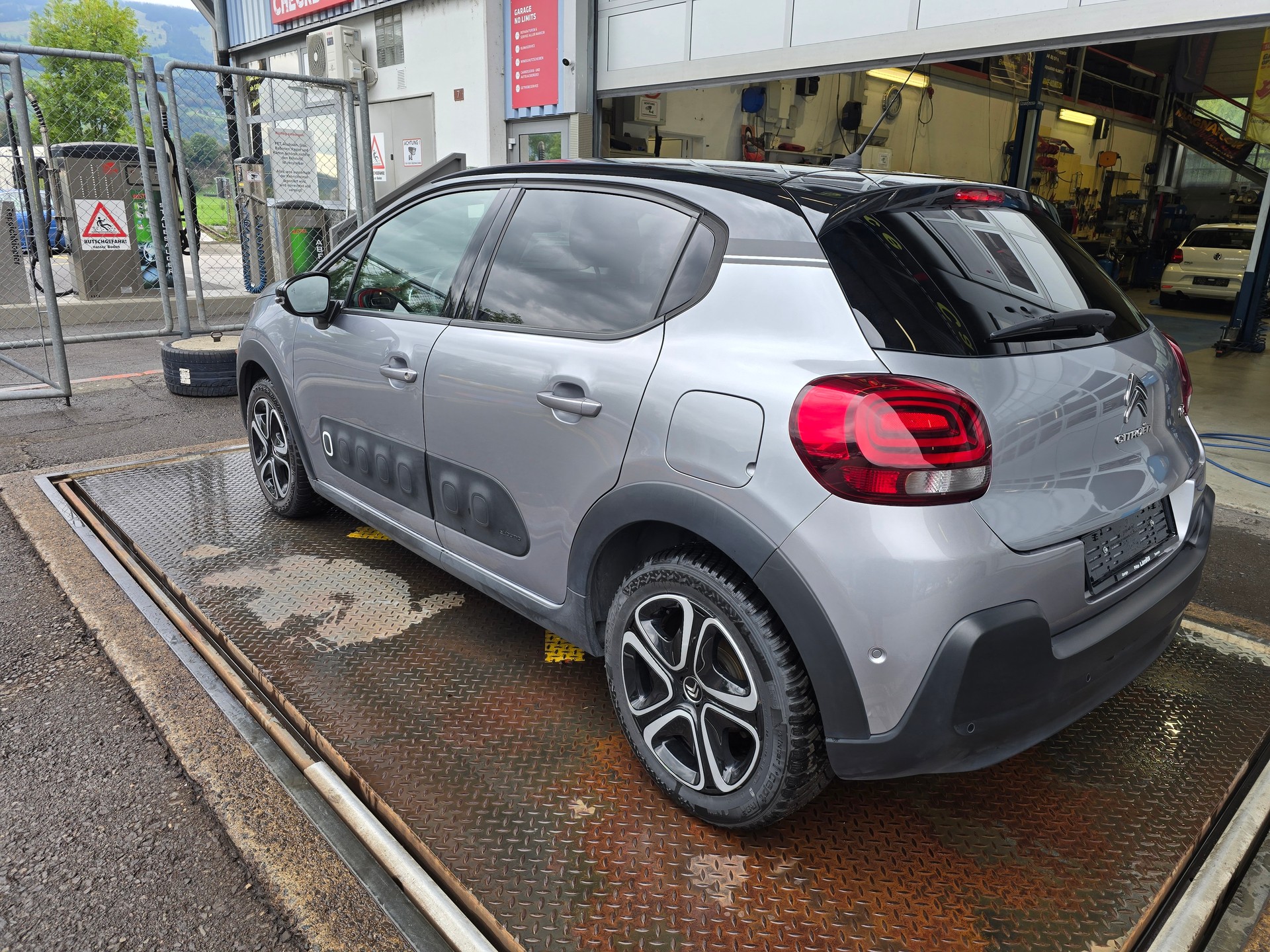 CITROEN C3 1.2i PureTech Shine EAT6 **AB GROSSEM SERVICE ZAHNRIEHMEN***-image-3