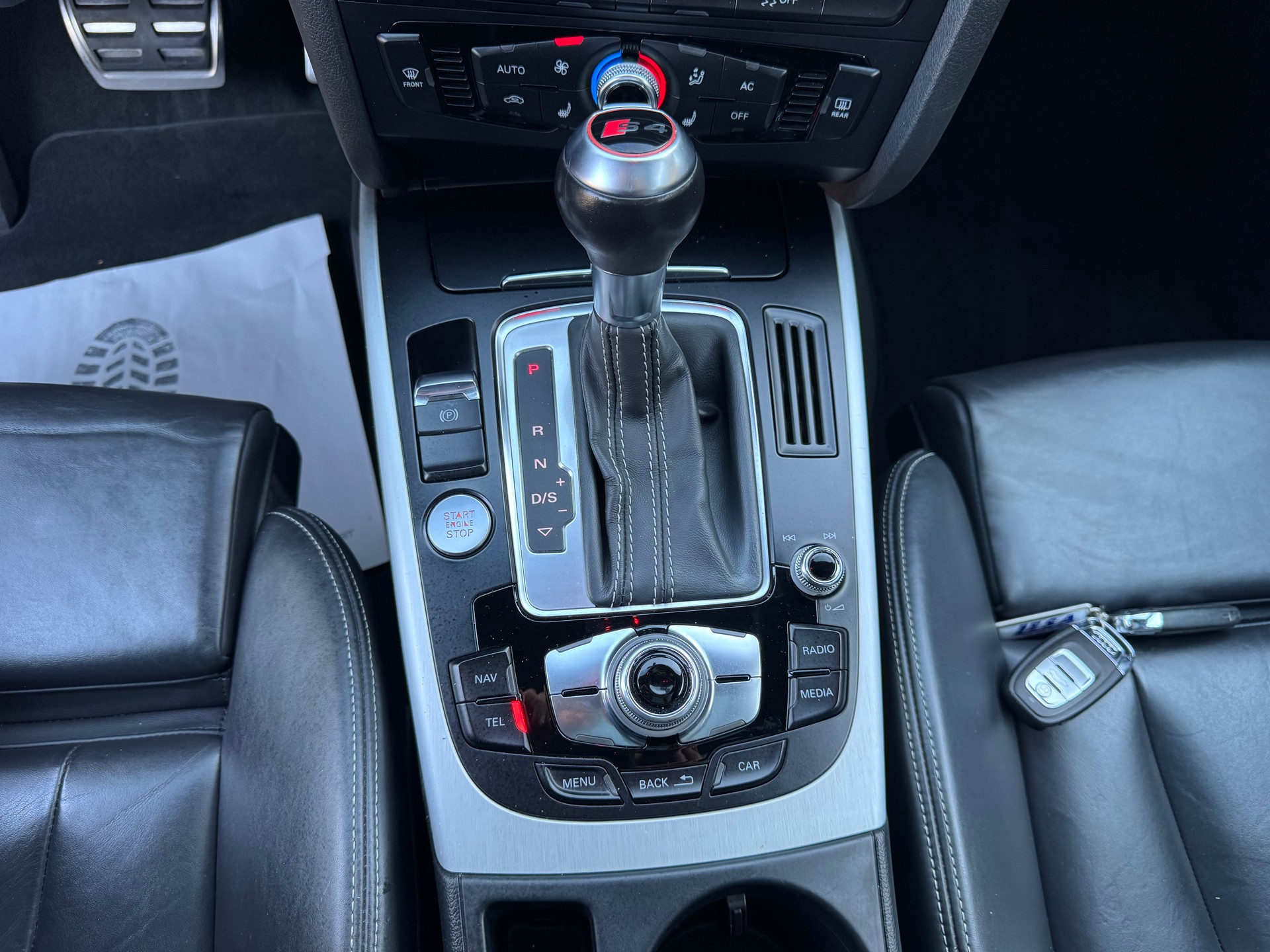AUDI S4 Avant 3.0 TFSI quattro S-tronic-image-23