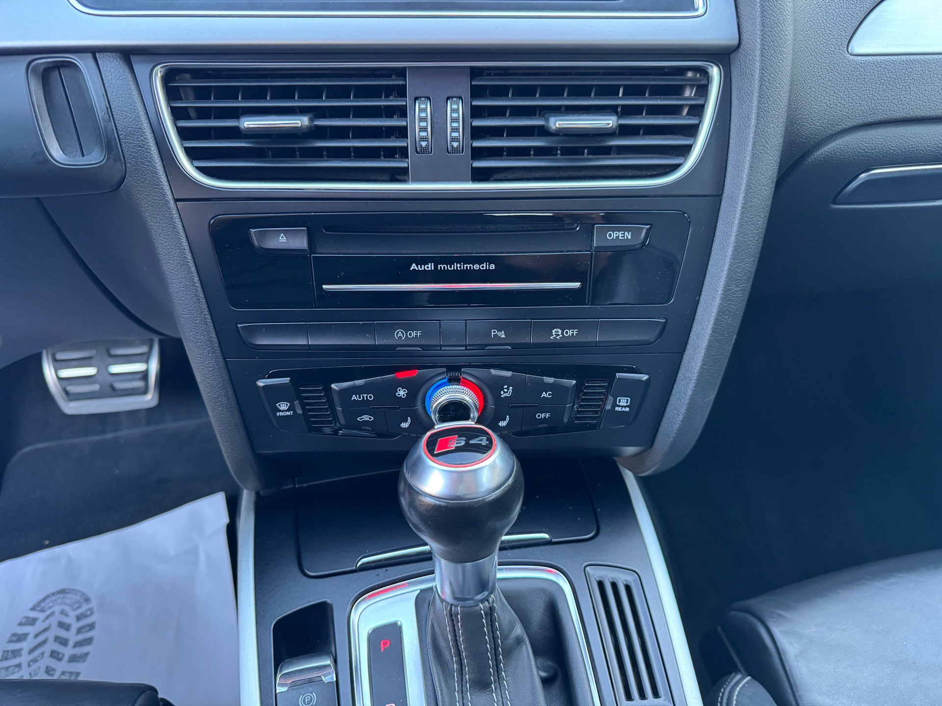 AUDI S4 Avant 3.0 TFSI quattro S-tronic-image-24