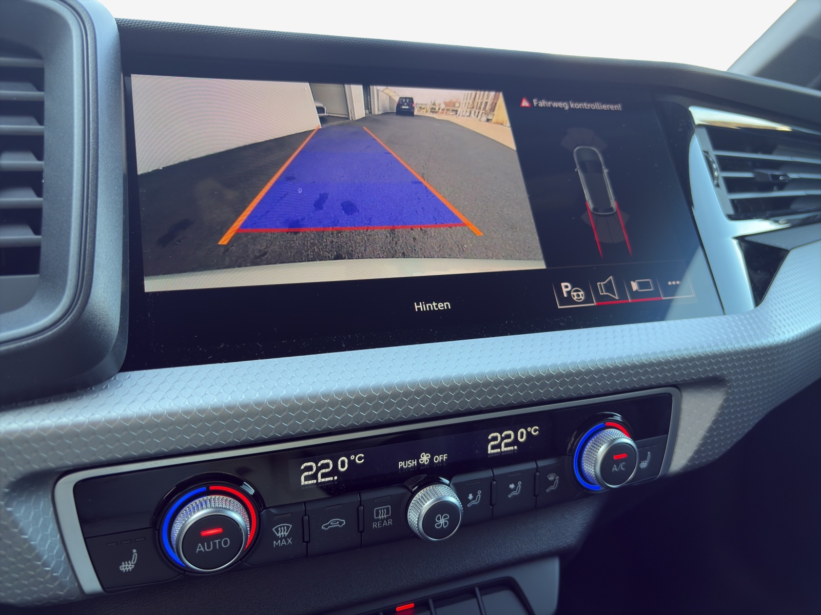 AUDI A1 Sportback 30 TFSI S Line Attraction S-tronic-image-4