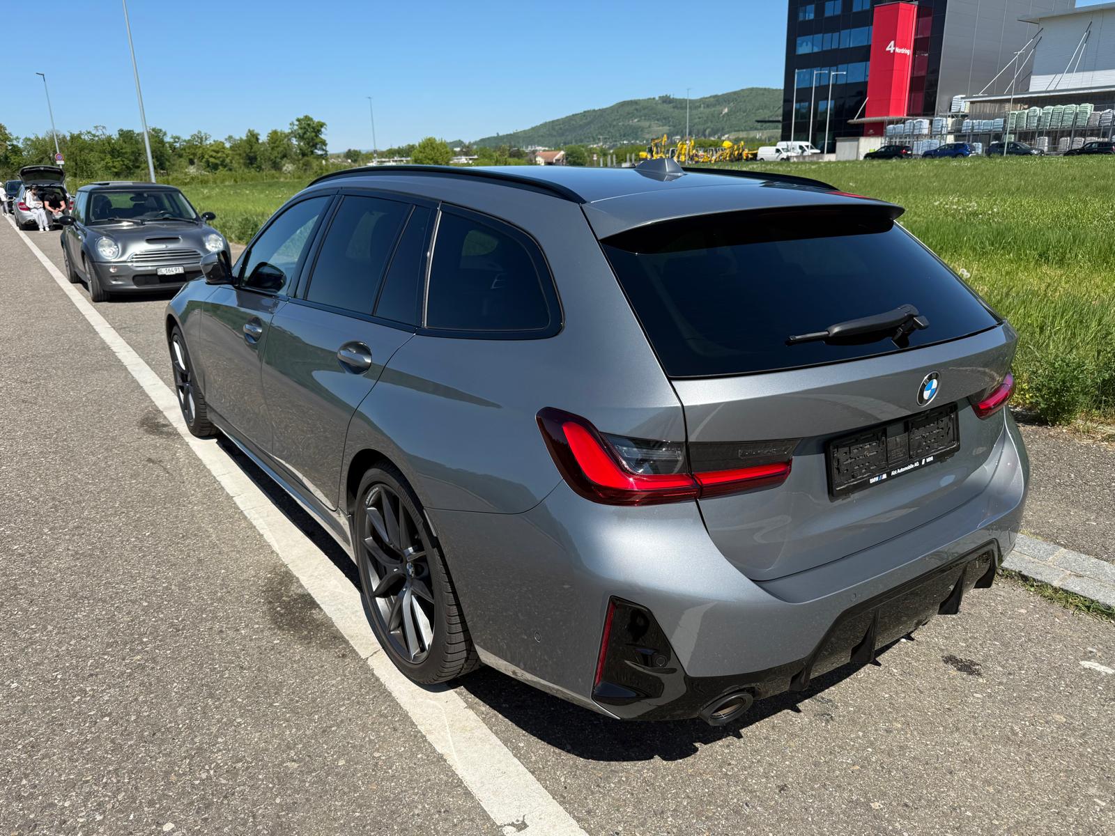 BMW 330i xDrive SAG-image-1